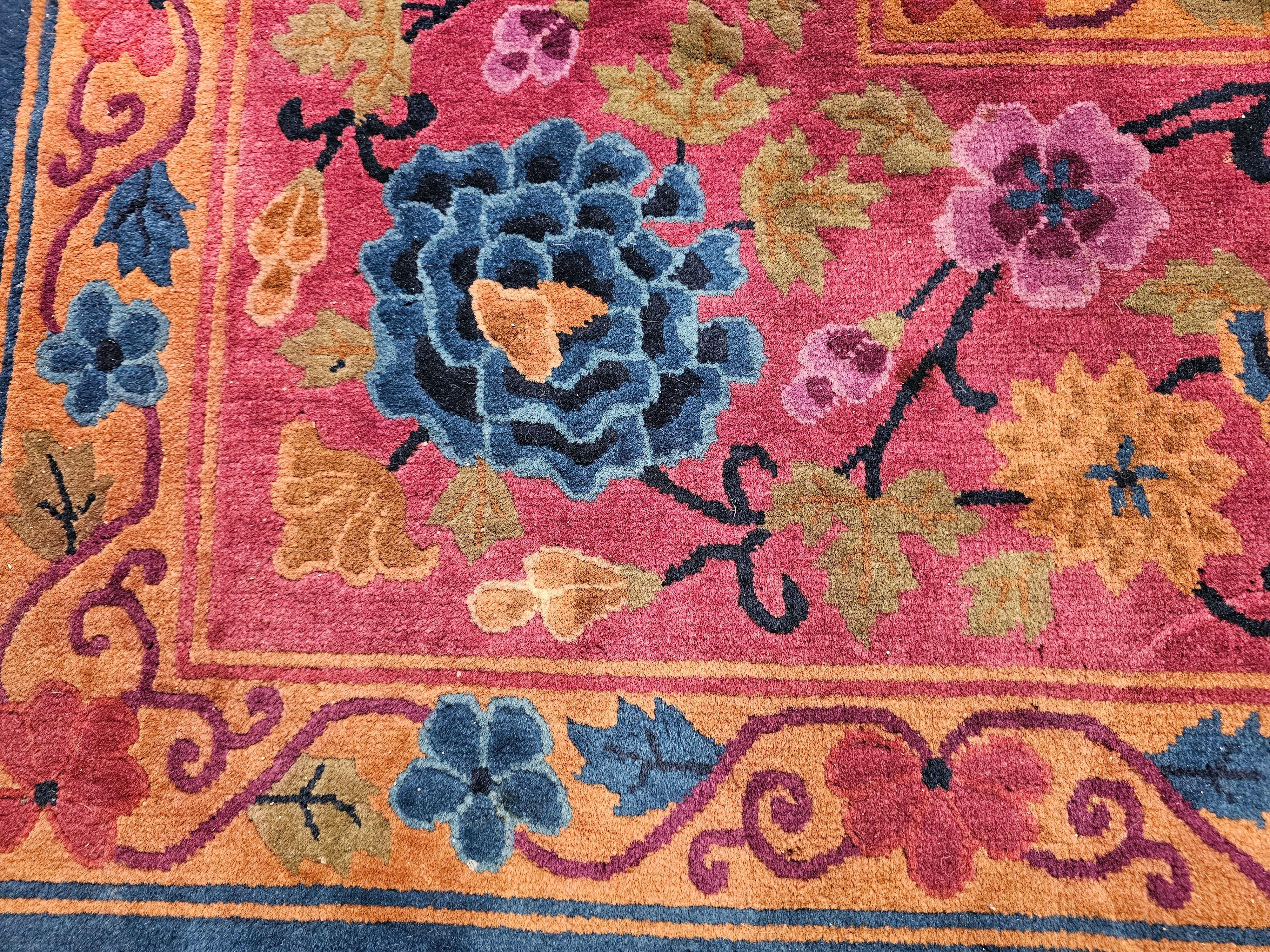 Alfombra china Art Decó vintage de gran tamaño en azul francés, rosa, verde y rojo en venta 1