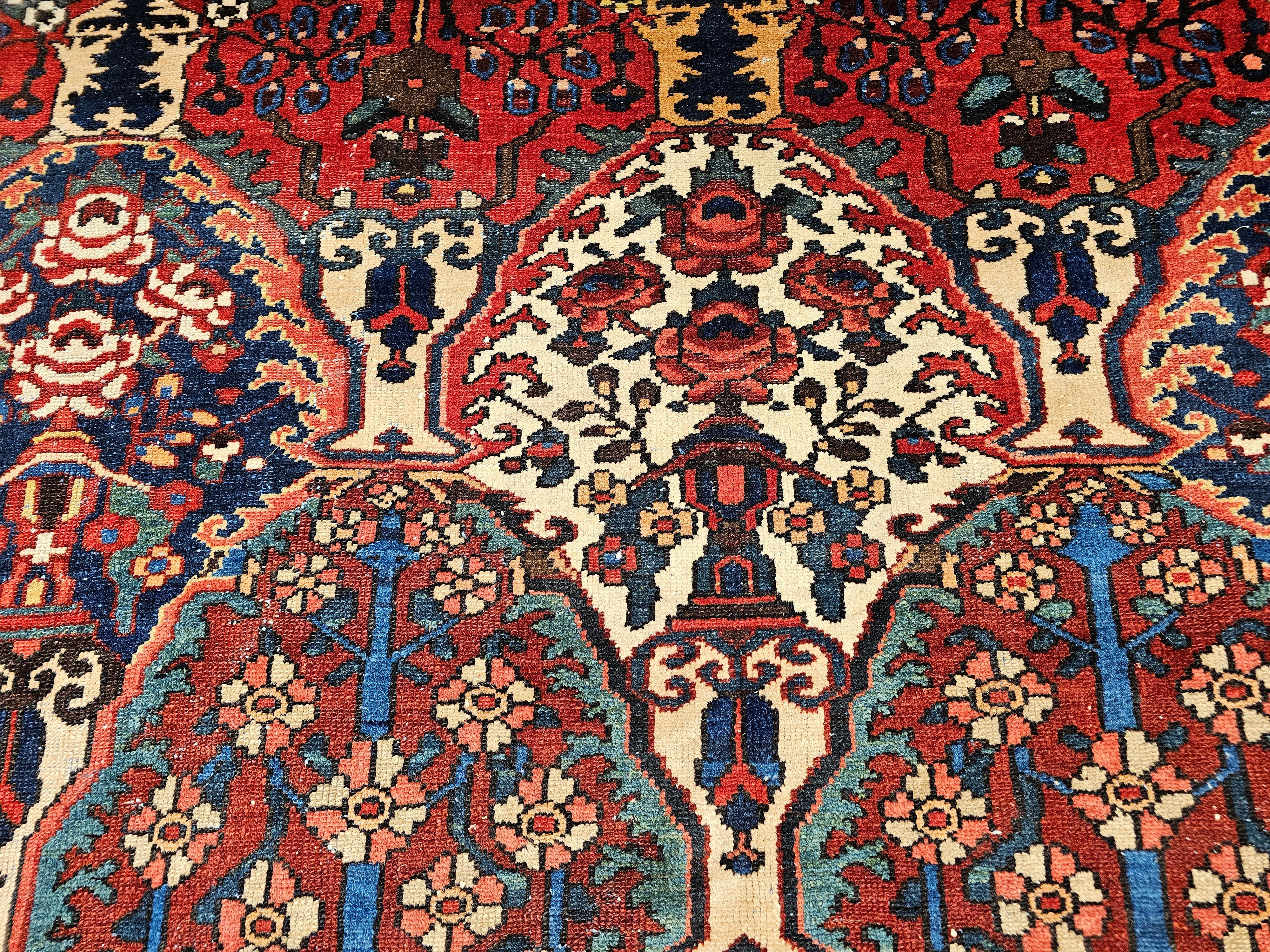 Tappeto persiano Bakhtiari vintage di grandi dimensioni con pannello floreale a vasi in vendita 6