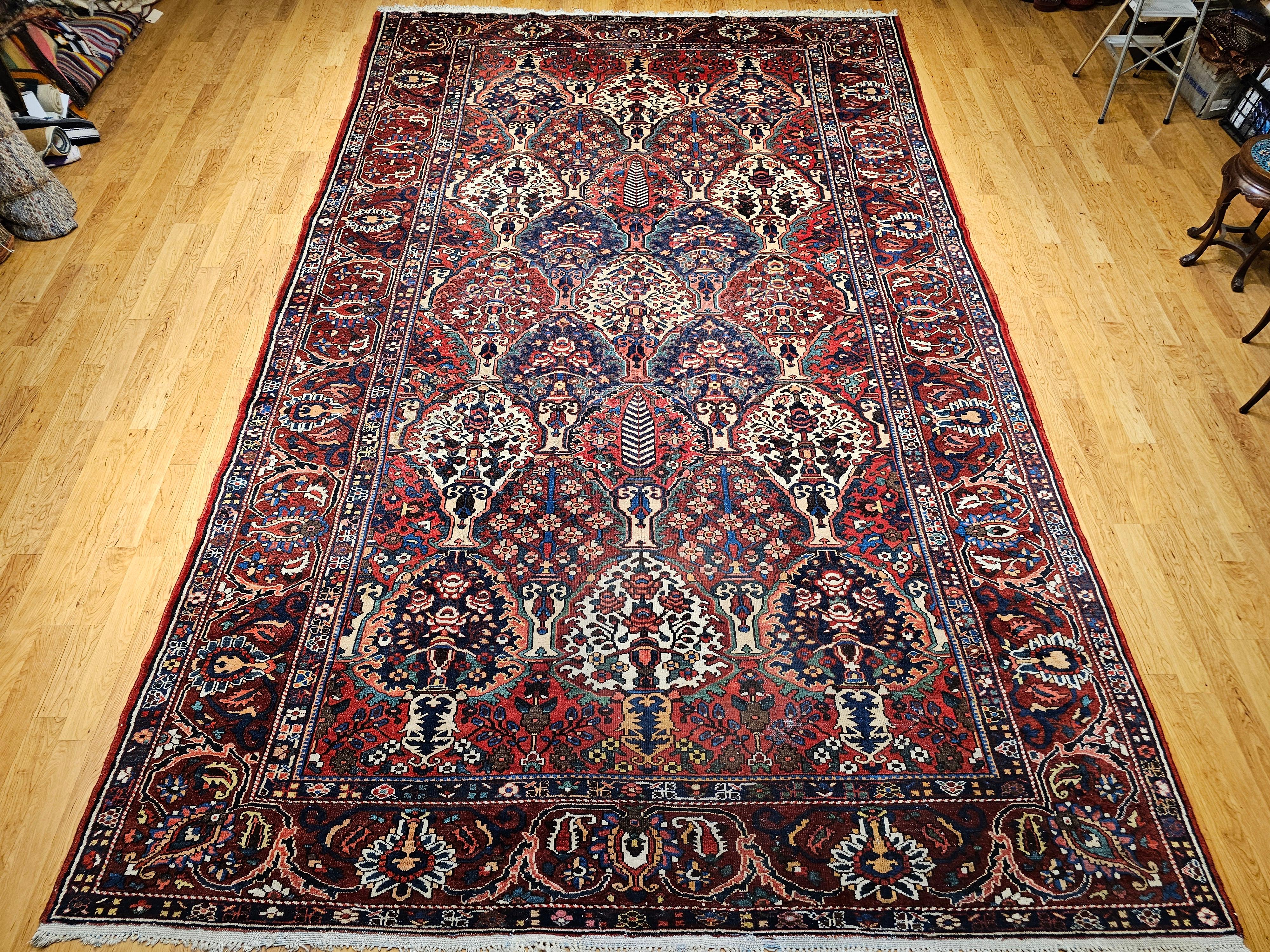 Tappeto persiano Bakhtiari vintage di grandi dimensioni con pannello floreale a vasi in vendita 12