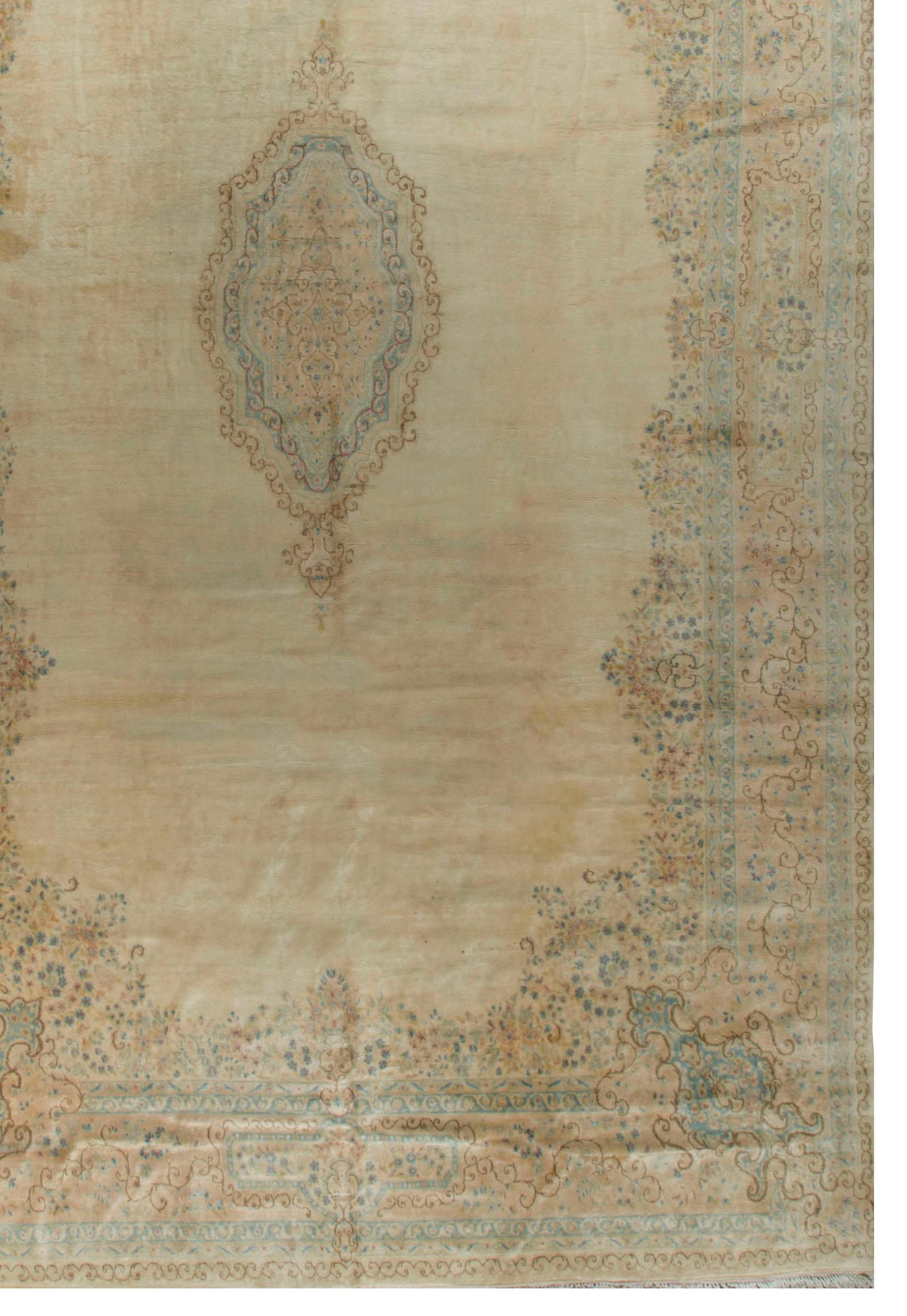 Vintage Persian Kirman rug, circa 1940. The soft cream ground and the light blues and caramels give a soft and relaxed feel to this wonderful rug. Kirman situated 2000 meters above sea level, is the capital of the province in south Persia of the
