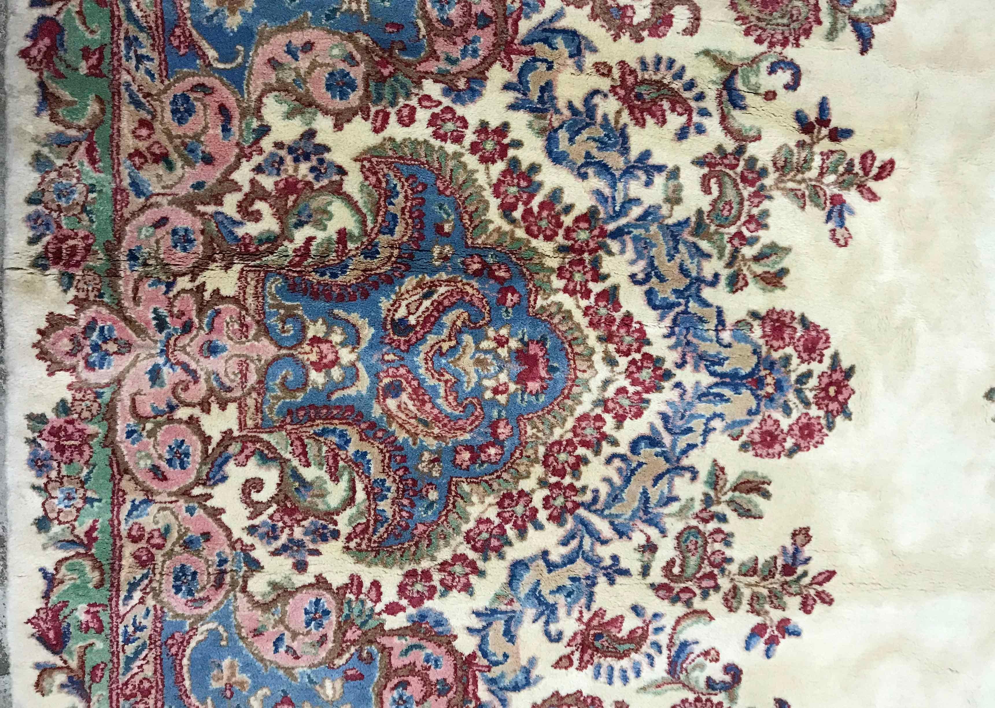 Vintage Übergröße persischen Kerman Teppich, circa 1940 9'9 x 20'1. (Persisch) im Angebot