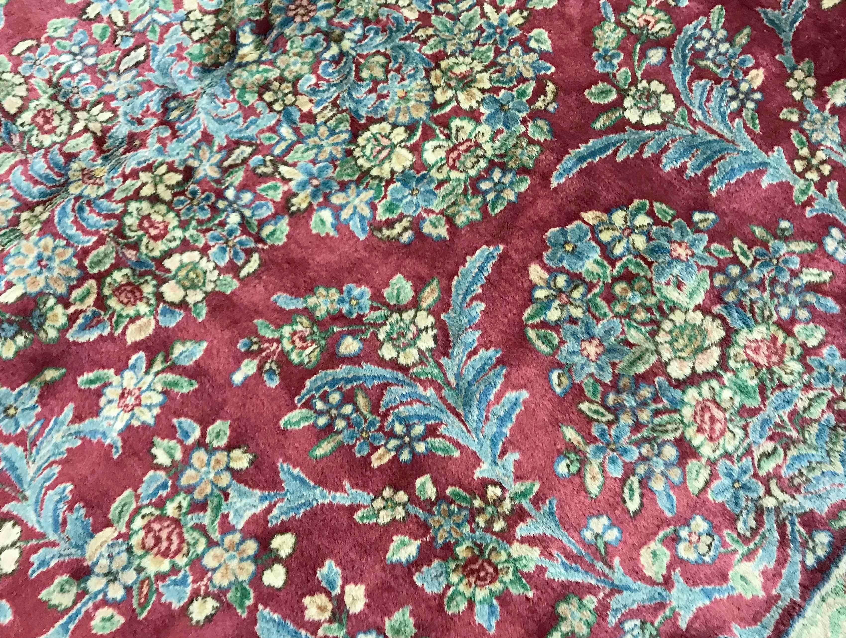 Übergroßer persischer Kerman-Teppich in Übergröße, um 1940 7'11 x 20'7. (Handgewebt) im Angebot