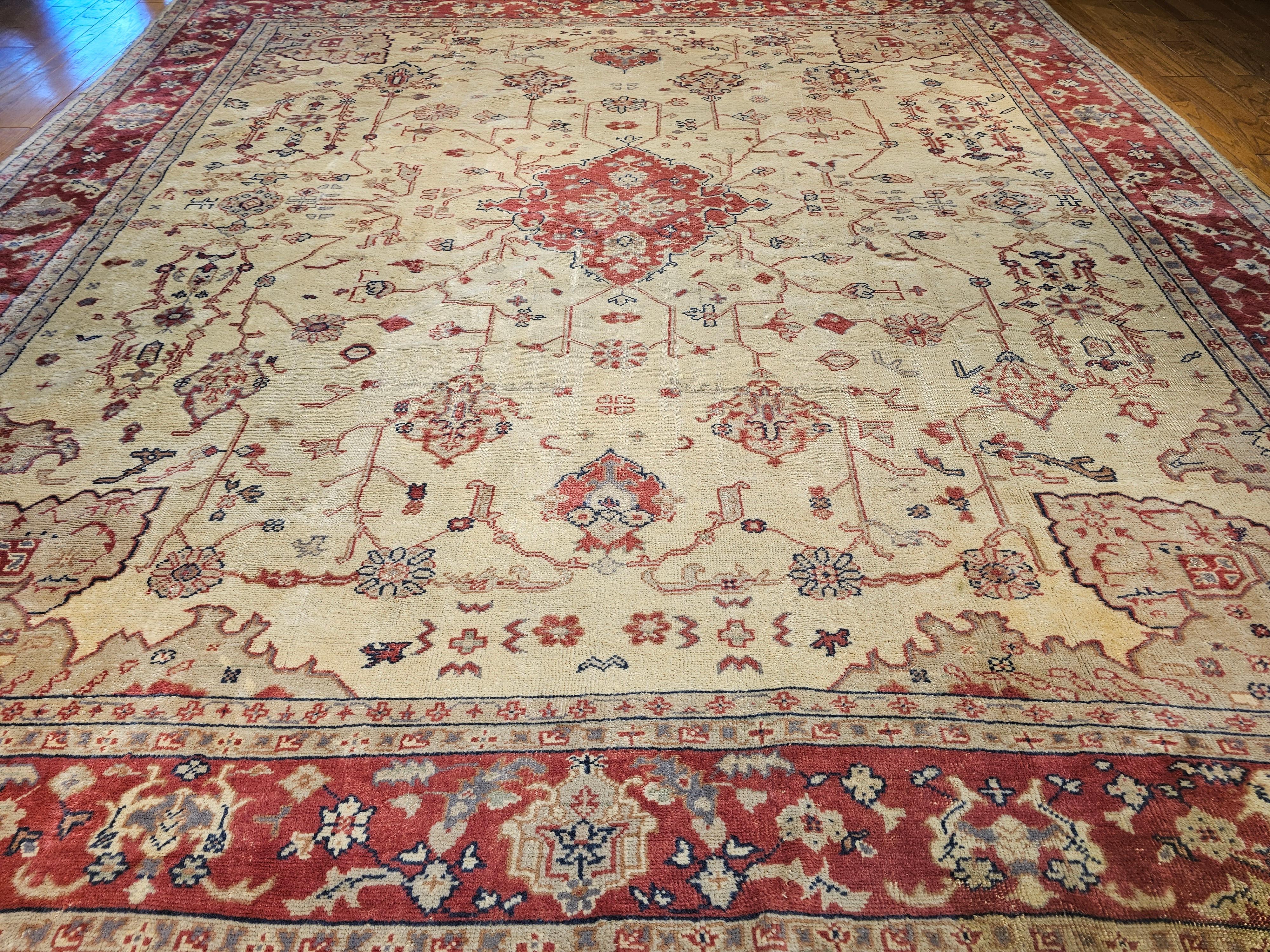 Oushak turco quadrato oversize d'epoca in crema, rosso, verde pallido e rosa in vendita 5