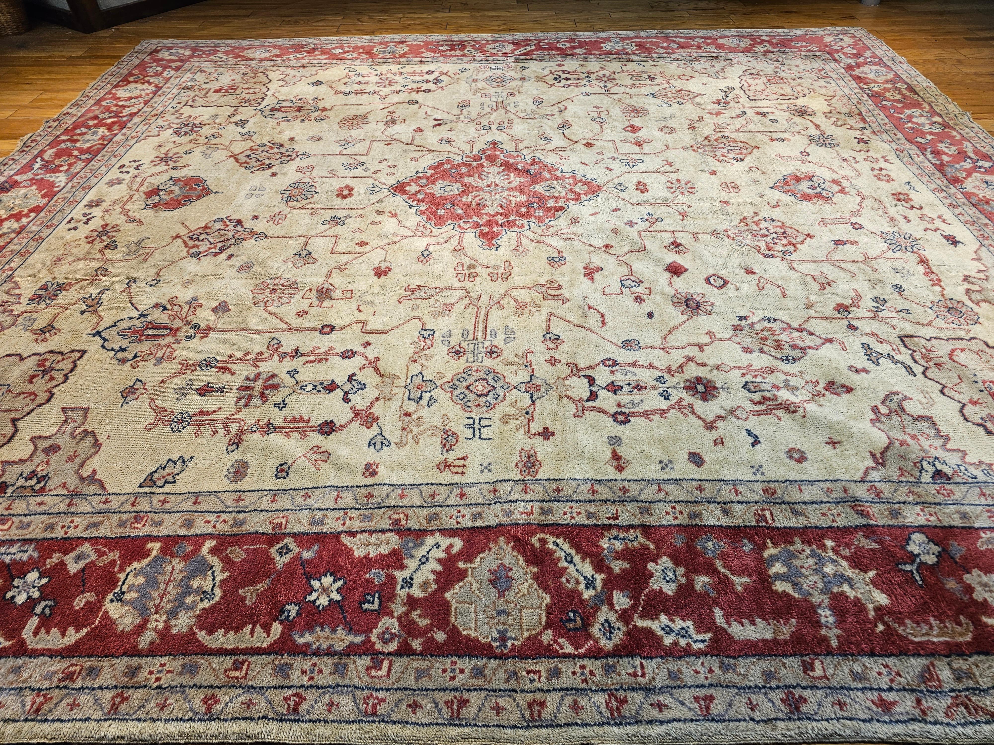 Oushak turco quadrato oversize d'epoca in crema, rosso, verde pallido e rosa in vendita 6