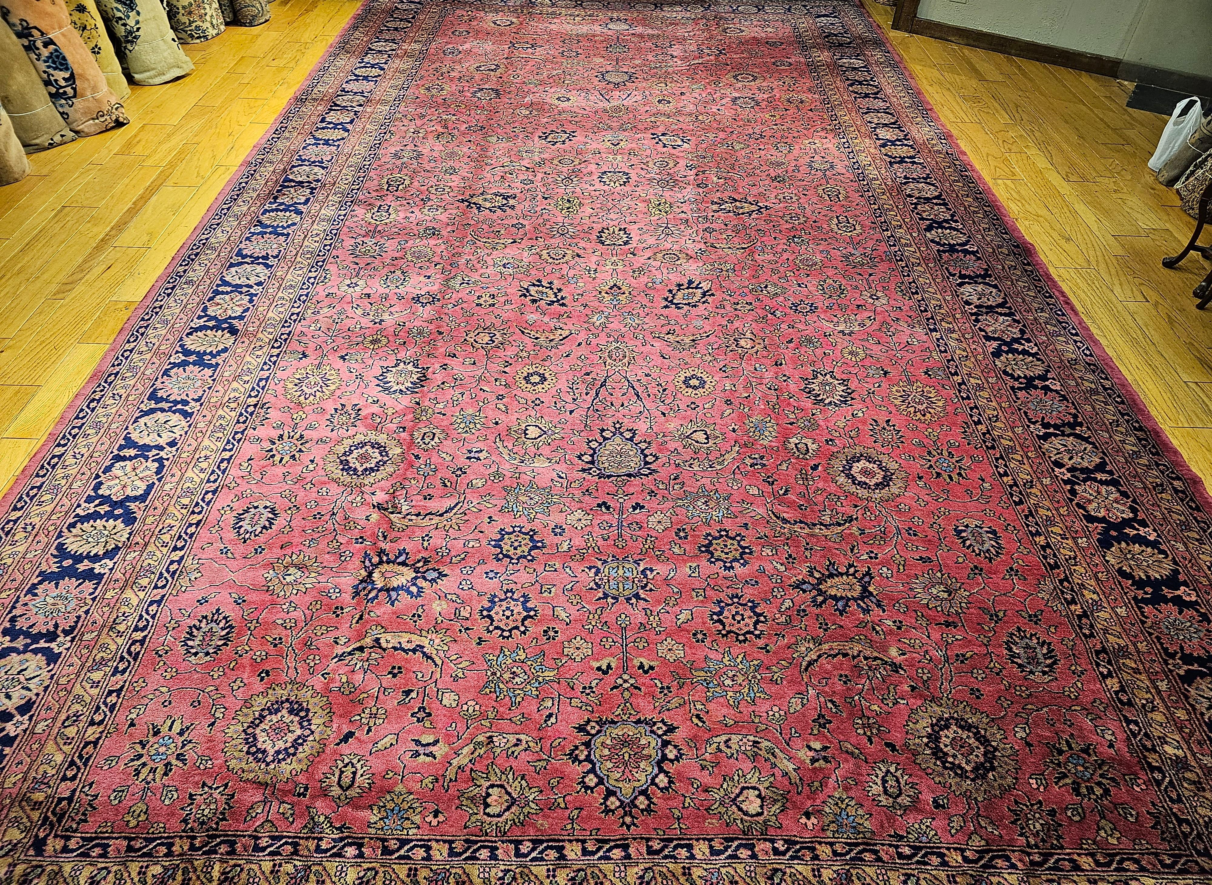 Alfombra Tabriz Vintage de Gran Tamaño con Diseño Geométrico en Rojo y Azul Marino en venta 3