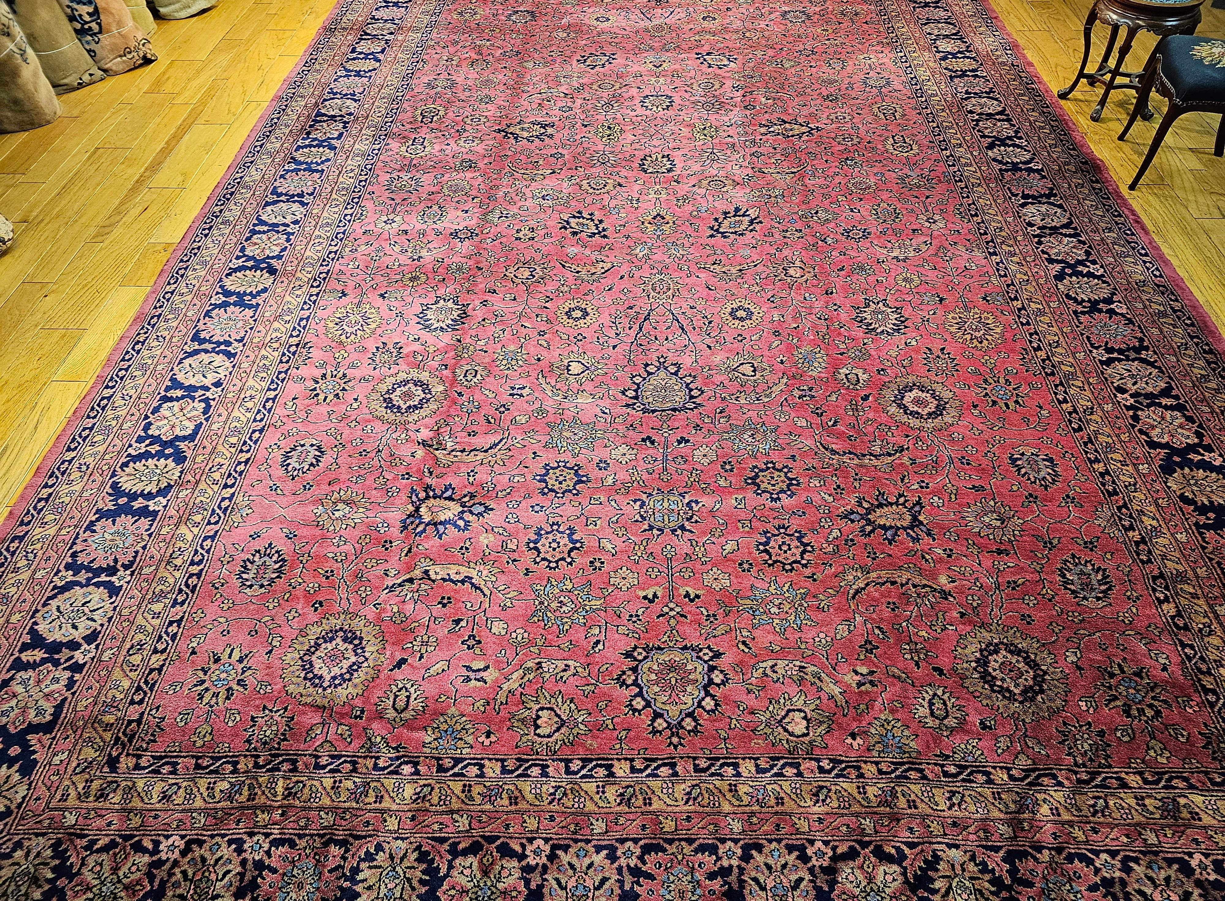 Alfombra Tabriz Vintage de Gran Tamaño con Diseño Geométrico en Rojo y Azul Marino en venta 5