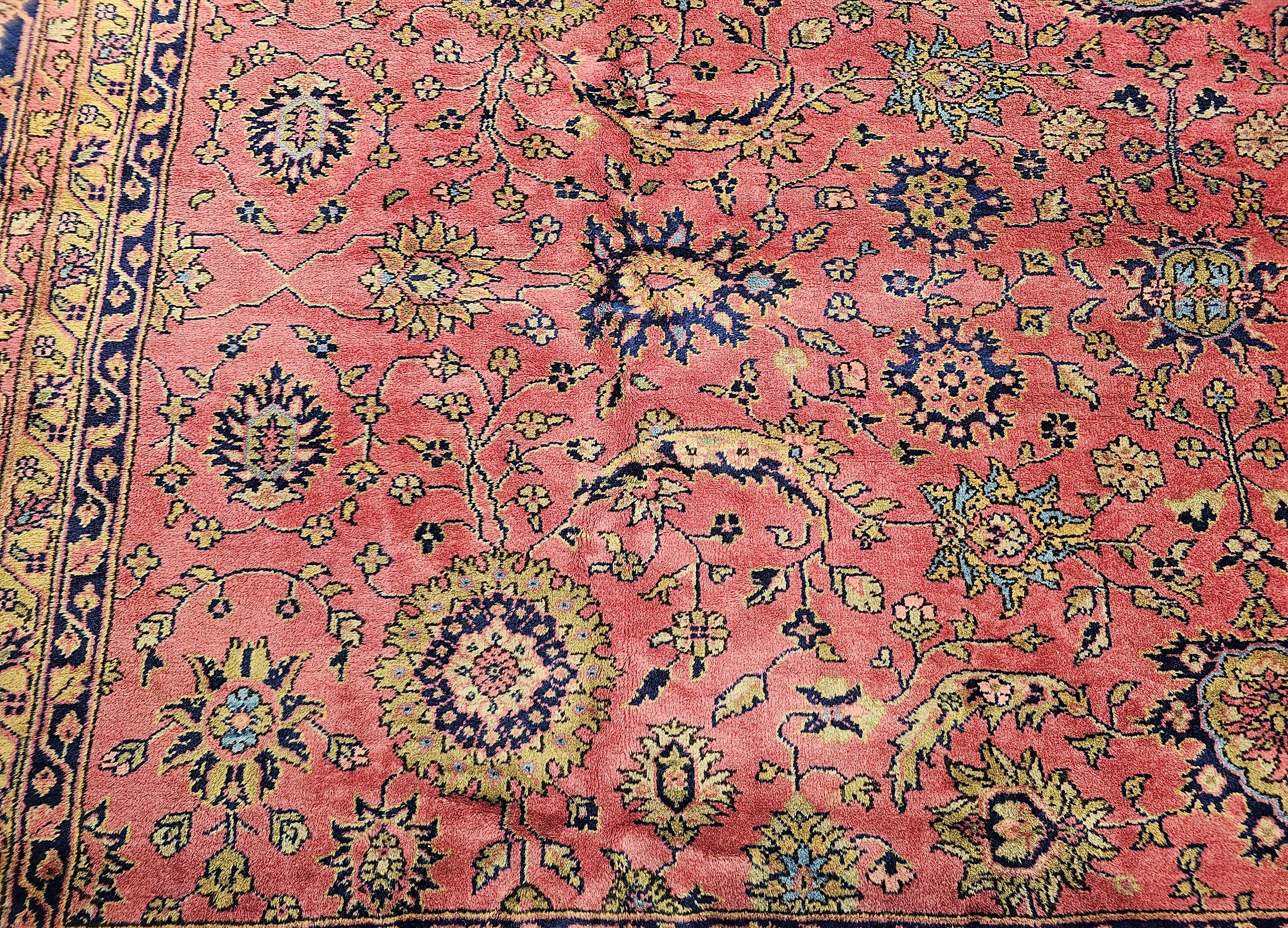 Alfombra Tabriz Vintage de Gran Tamaño con Diseño Geométrico en Rojo y Azul Marino siglo XX en venta