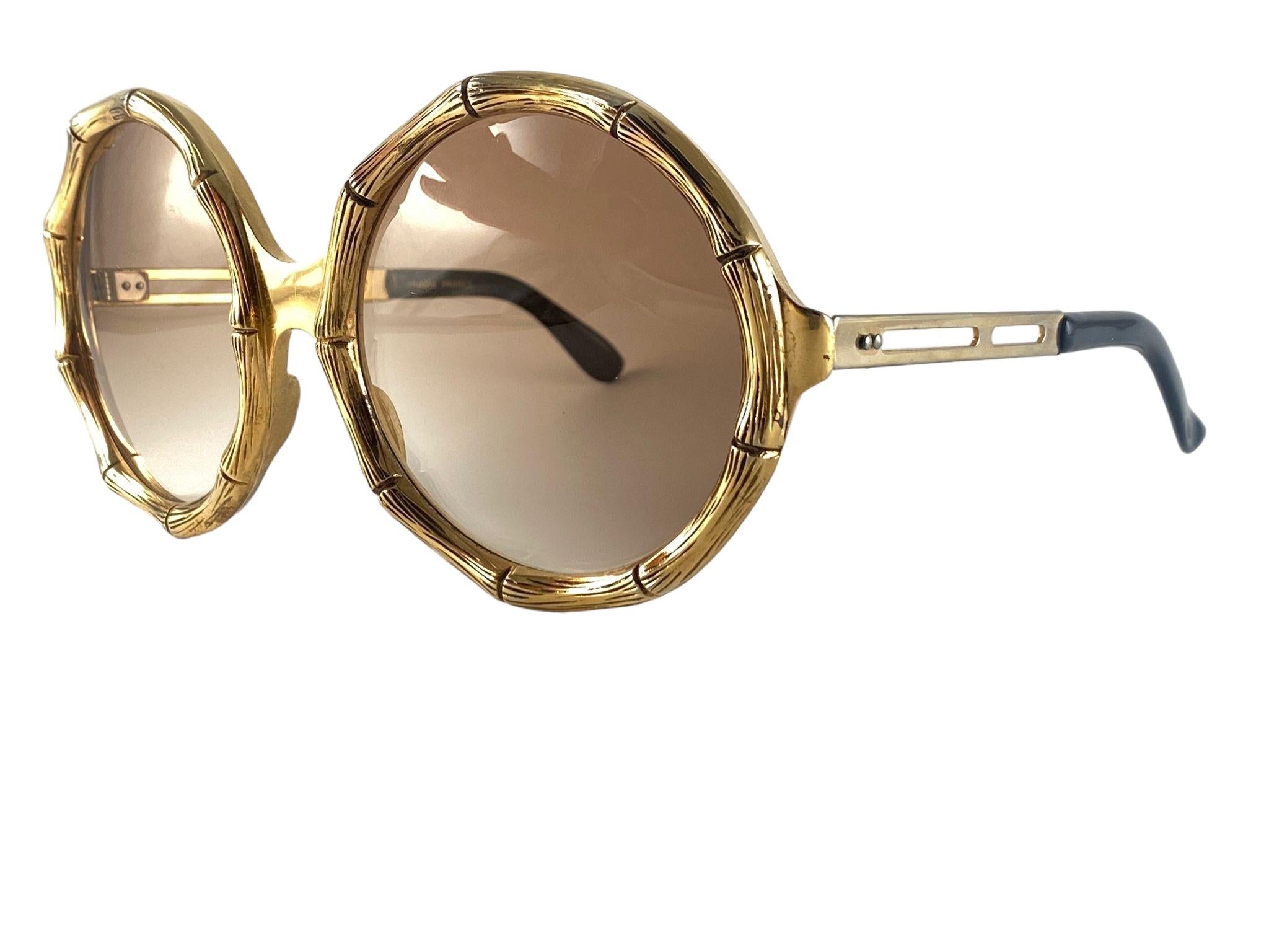 Lunettes de soleil vintage surdimensionnées en bambou doré 1970's Made in France Excellent état - En vente à Baleares, Baleares