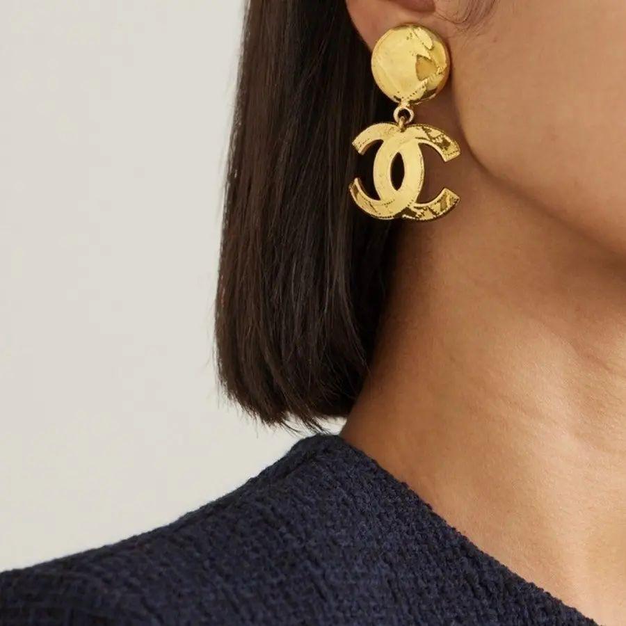 Orecchini a clip Chanel CC oversize d'epoca, circa 1994 Primavera In condizioni buone in vendita a Bellevue, WA