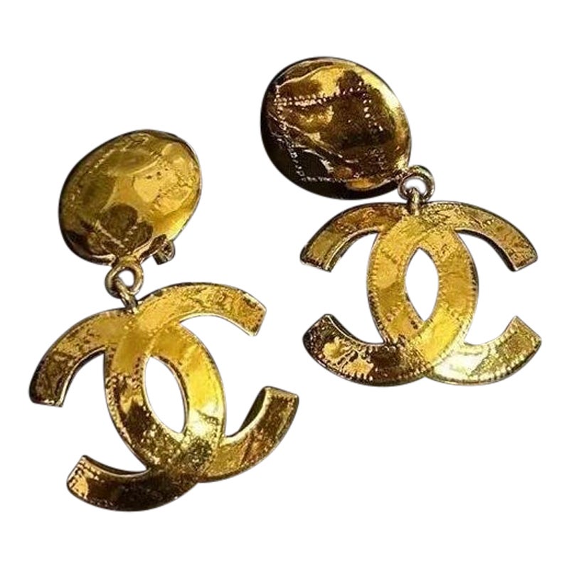 Orecchini a clip Chanel CC oversize d
epoca, circa 1994 Primavera in vendita