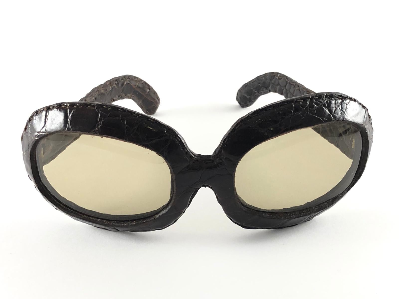 Übergroße Krokodil gefütterte Mid-Century-Sonnenbrille 1960er Jahre Vintage (Schwarz)