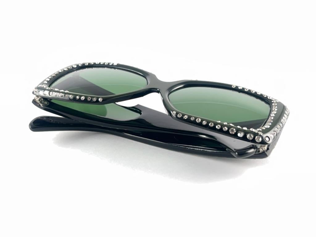 Vintage Oversized Dark Green Strass Mask Sunglasses 1980's  In Excellent Condition For Sale In Baleares, Baleares