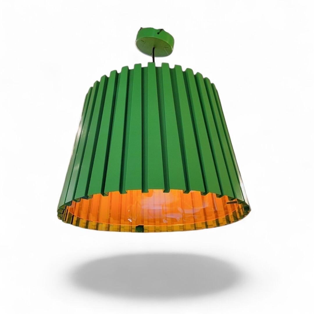 Colgante de metal acanalado verde de diseño industrial vintage sobredimensionado siglo XX en venta