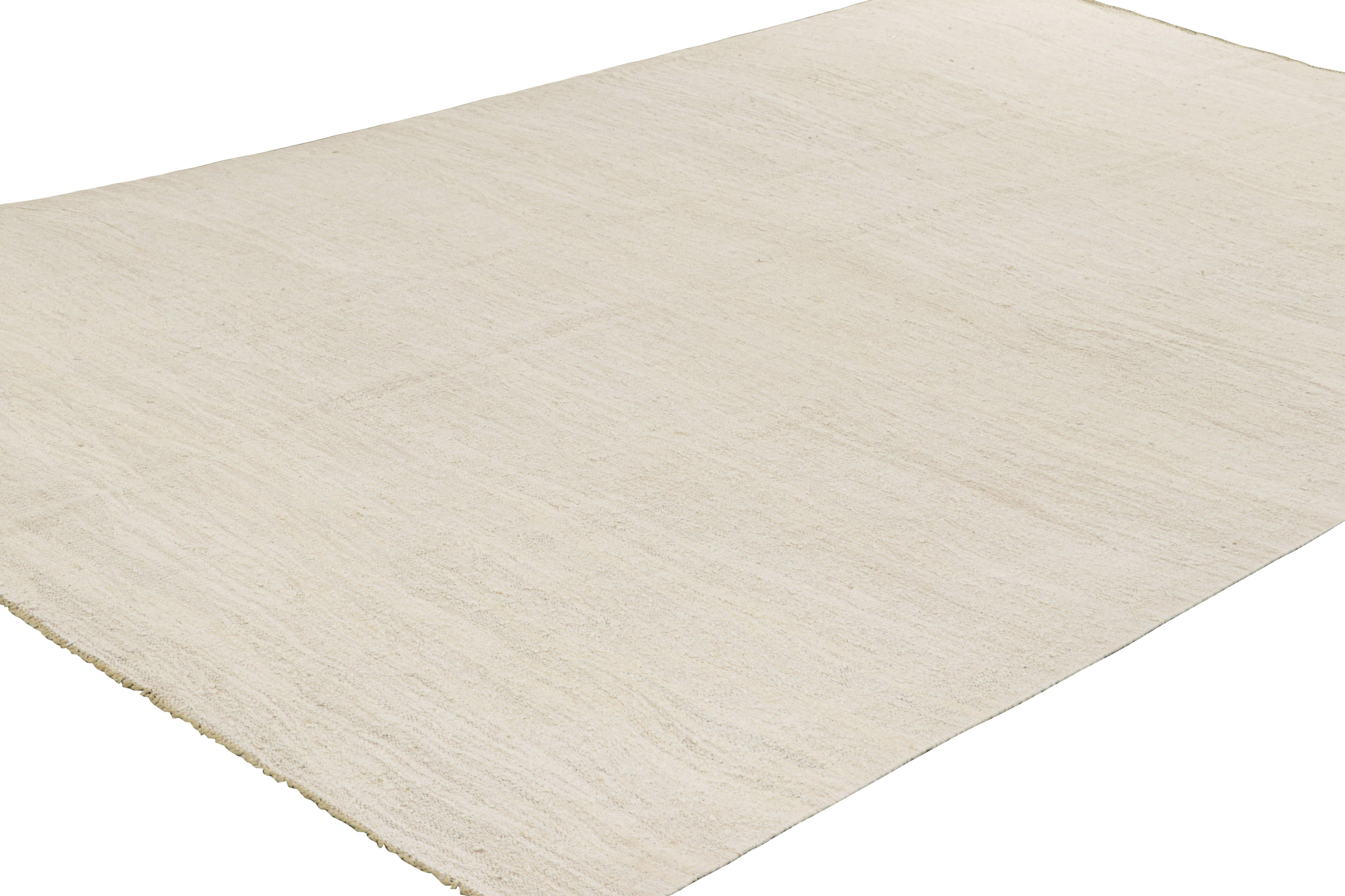 Tissé à la main Kilim vintage surdimensionné dans les tons blanc et beige de Rug & Kilim en vente