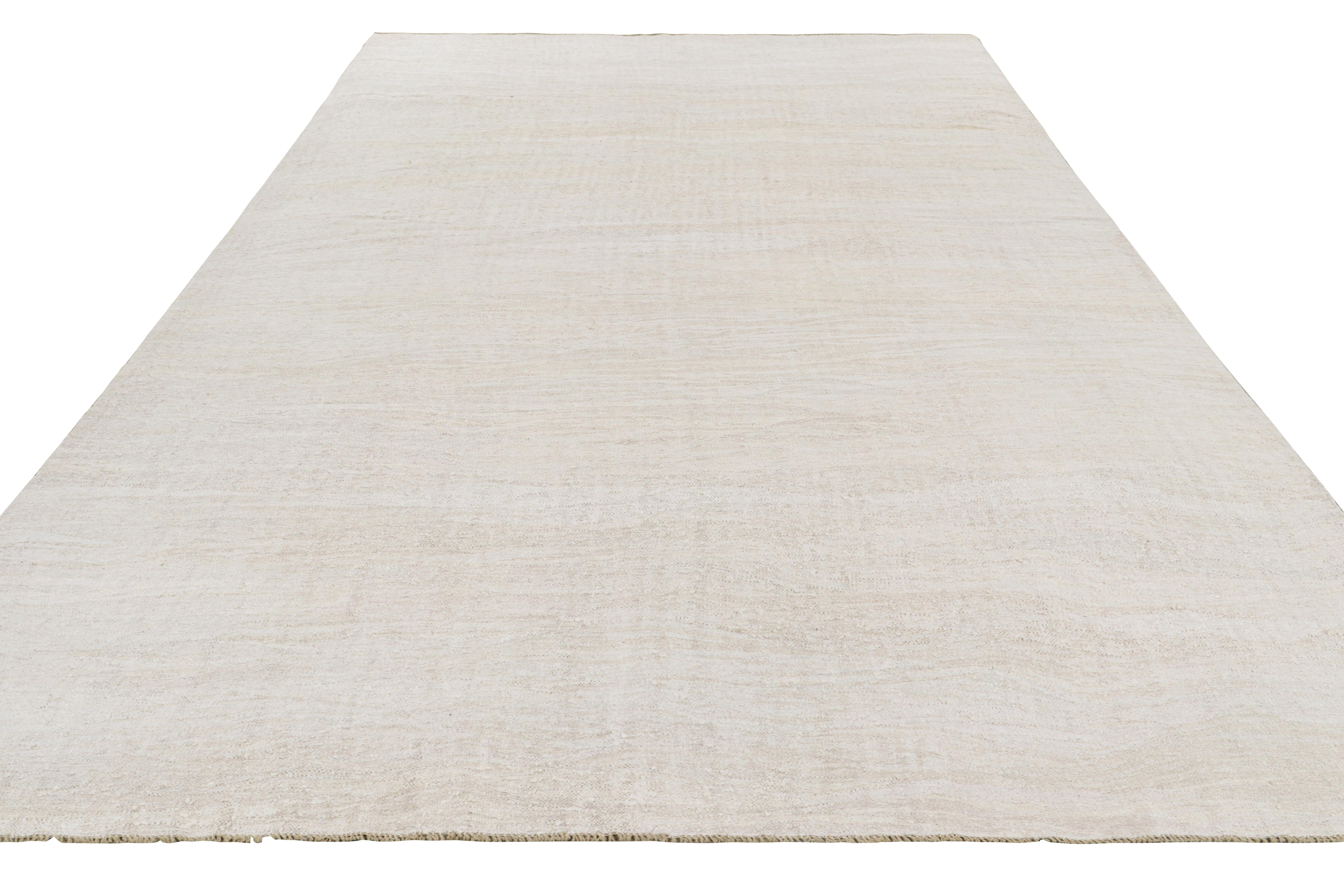 Vintage Oversized Kilim in White and Beige Tones from Rug & Kilim In Good Condition For Sale In Long Island City, NY