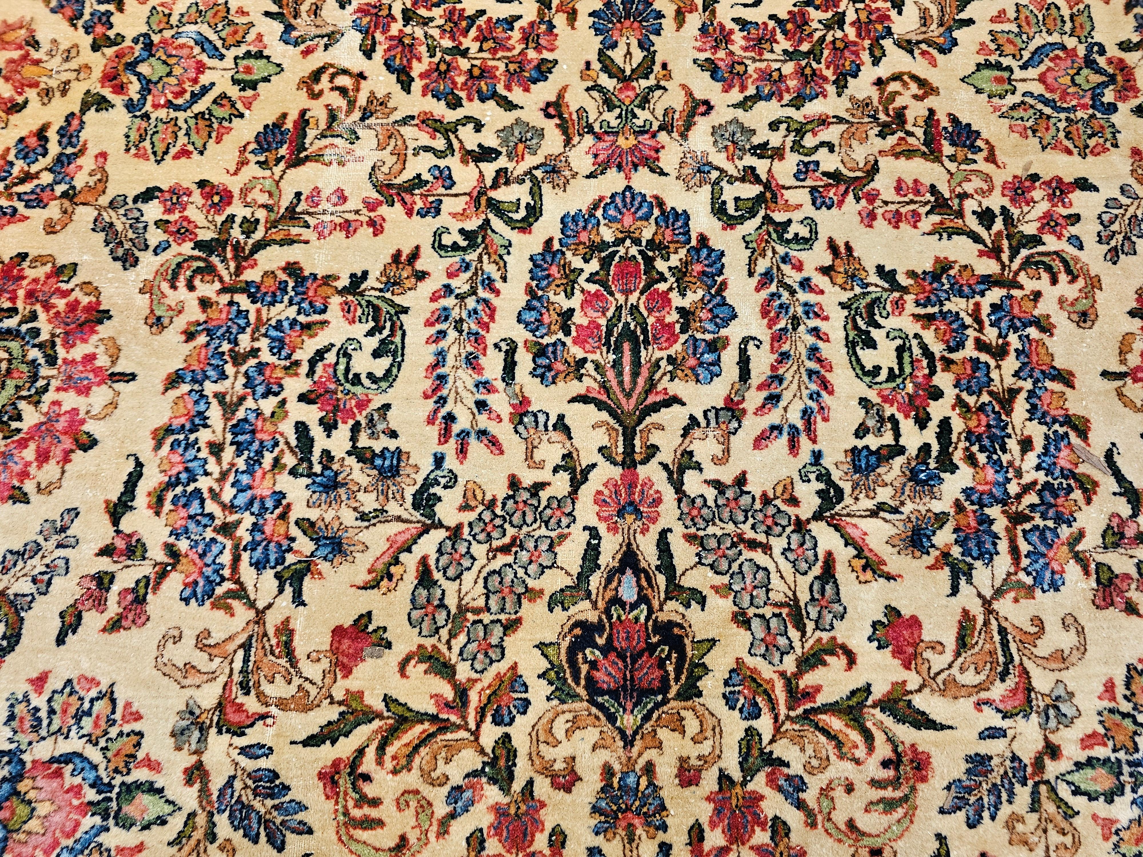 Übergroßer persischer Kerman-Teppich mit Allover-Muster in Elfenbein, Rot, Grün im Angebot 7