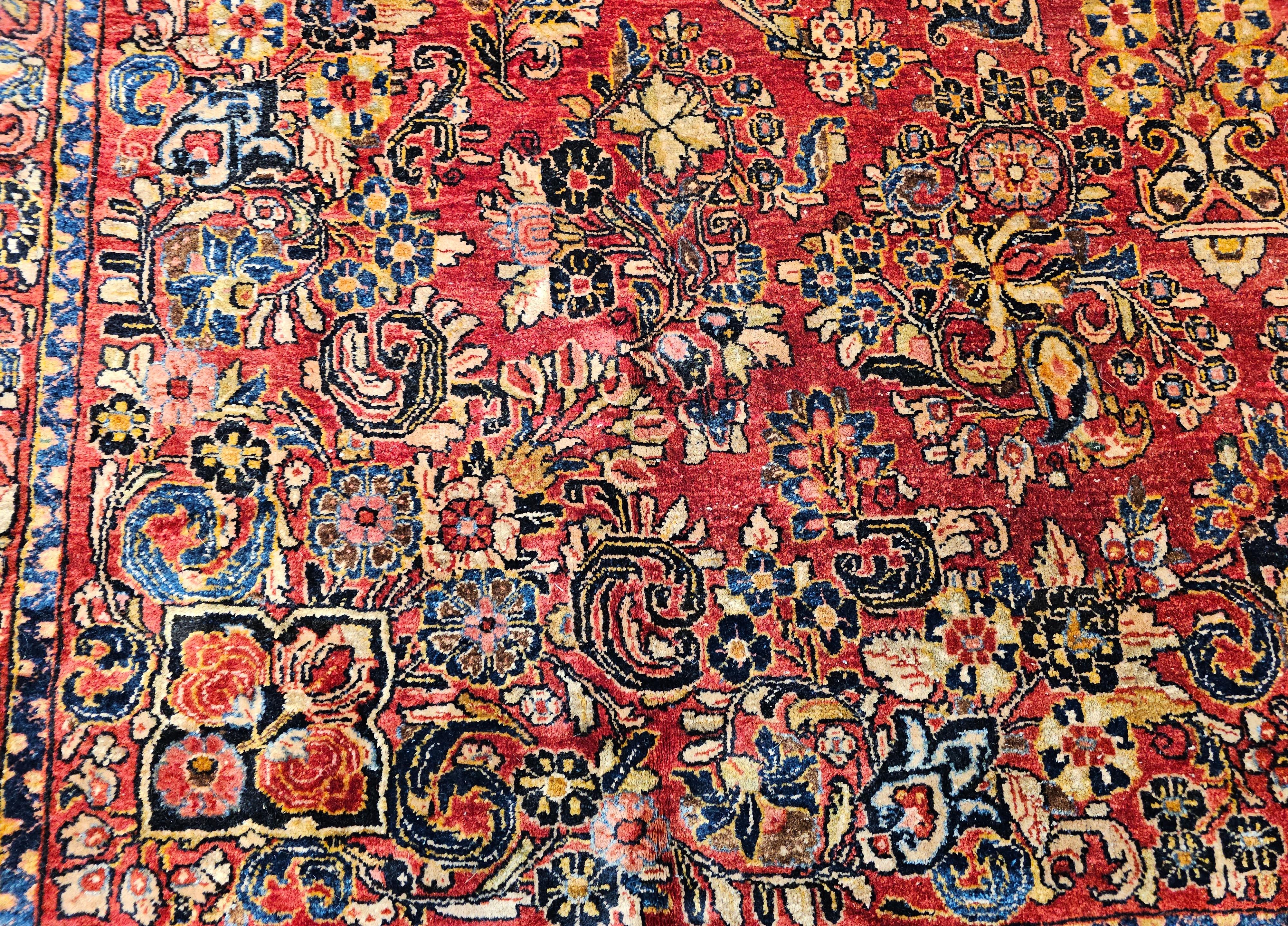 Übergroßer persischer Sarouk in Allover-Muster in Dunkelrot, Marineblau, Blau (20. Jahrhundert) im Angebot