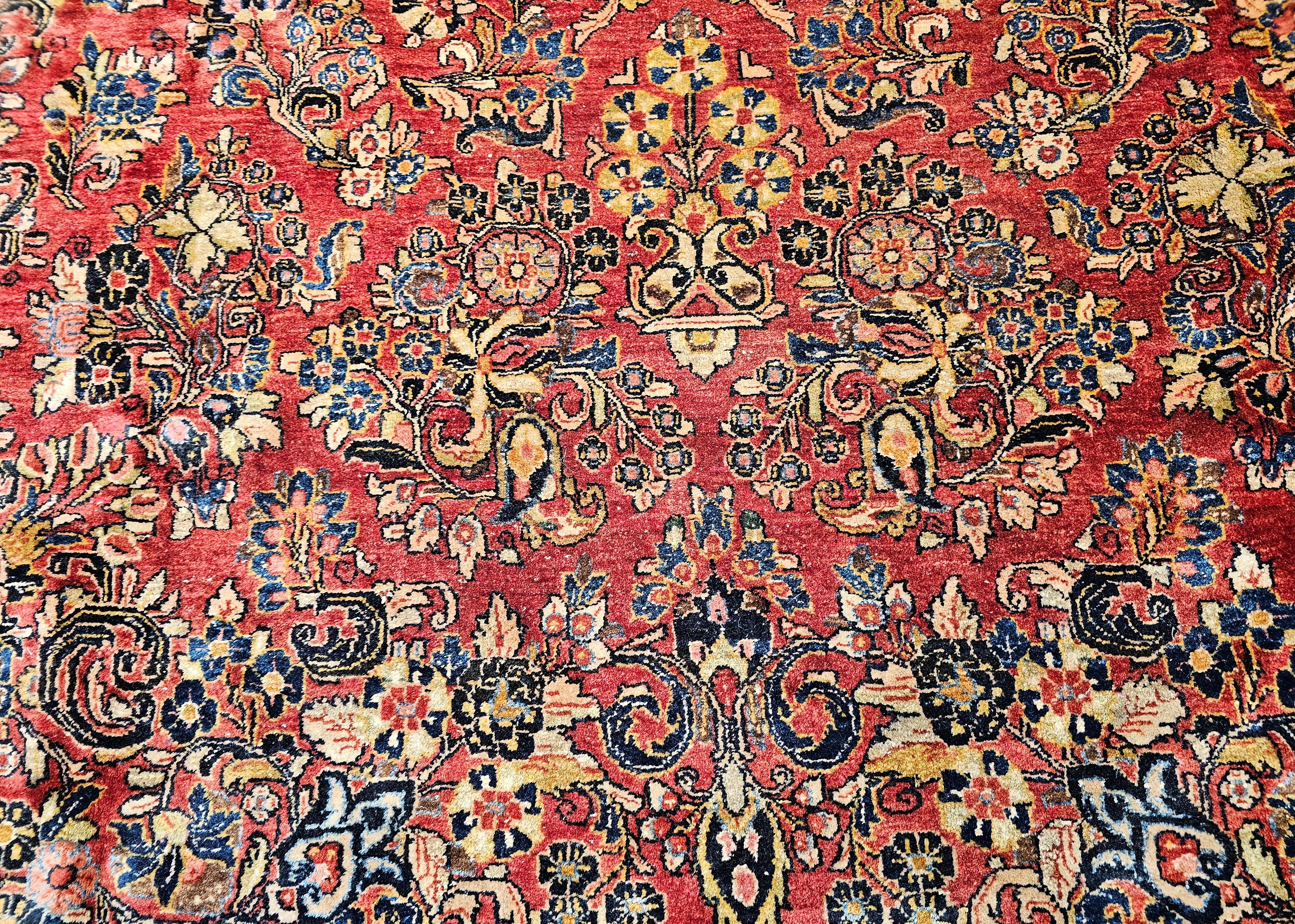 Laine Sarouk persan surdimensionné à motif allover rouge foncé, marine, bleu en vente