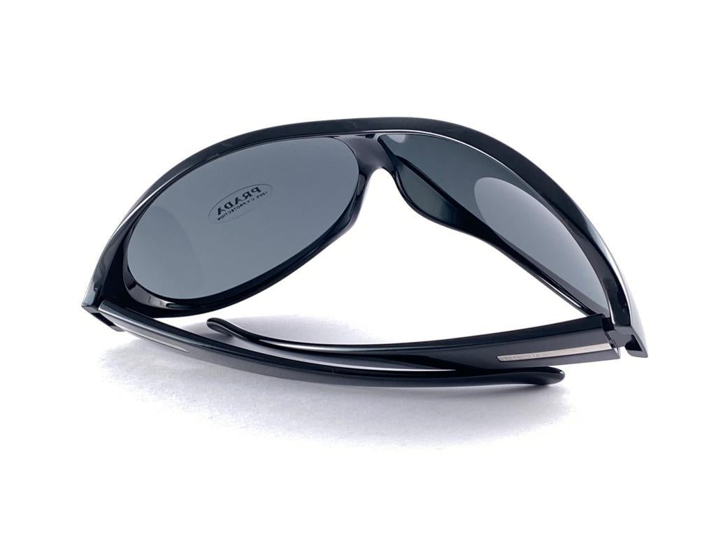 Vintage Oversized PRADA Black SPR 19H Sunglasses 2000'S  For Sale 8