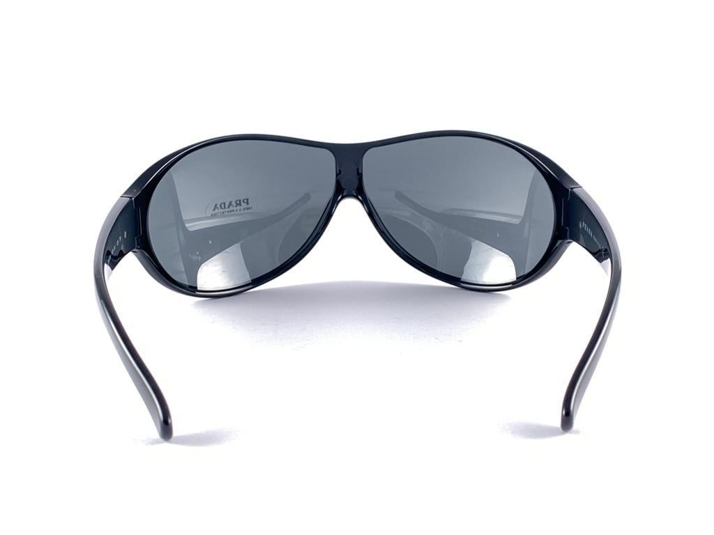 Vintage Oversized PRADA Black SPR 19H Sunglasses 2000'S  For Sale 10