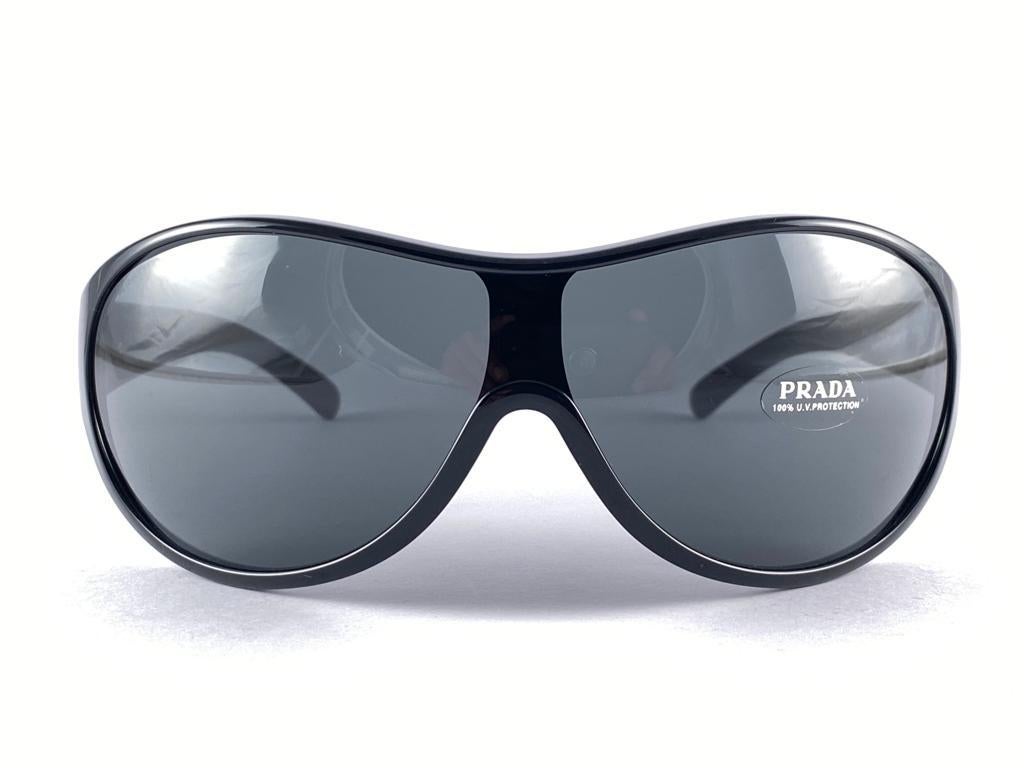Women's or Men's Vintage Oversized PRADA Black SPR 19H Sunglasses 2000'S  For Sale