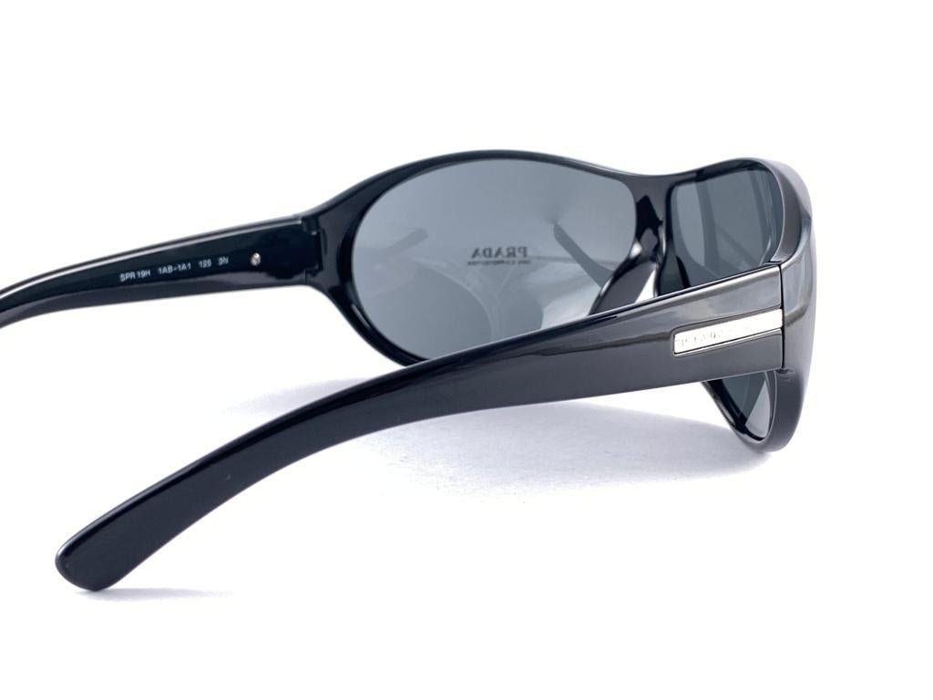 Vintage Oversized PRADA Black SPR 19H Sunglasses 2000'S  For Sale 4