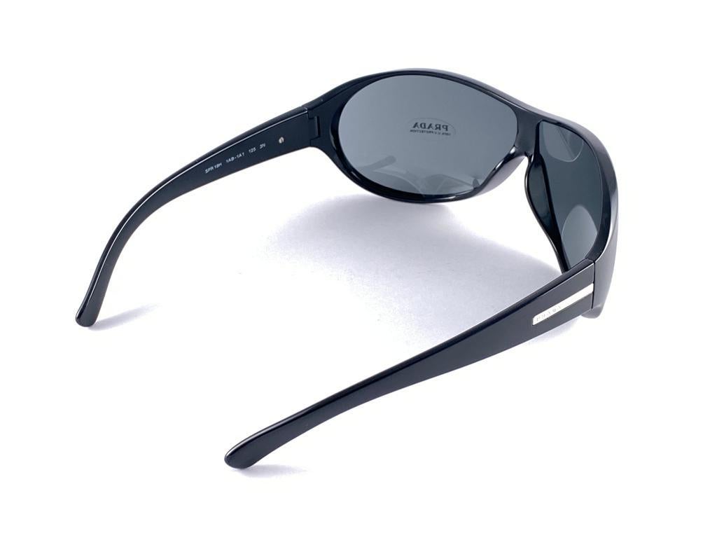 Vintage Oversized PRADA Black SPR 19H Sunglasses 2000'S  For Sale 5