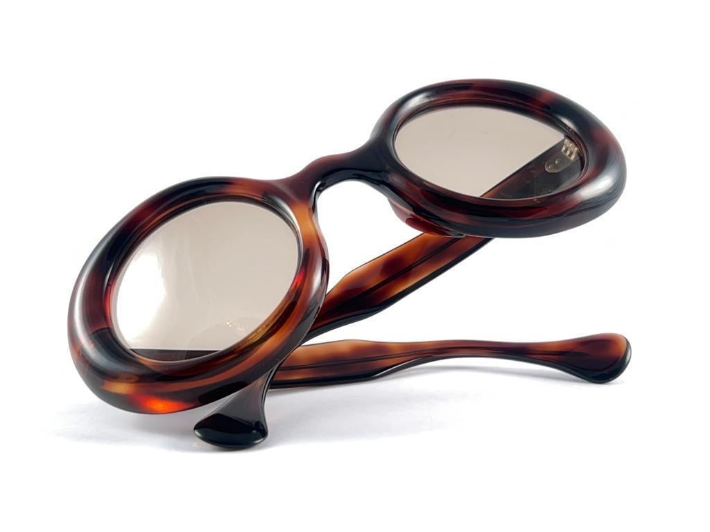 Übergroße robuste Schildpatt-Sonnenbrille 1960er Jahre Hergestellt in Frankreich im Angebot 7