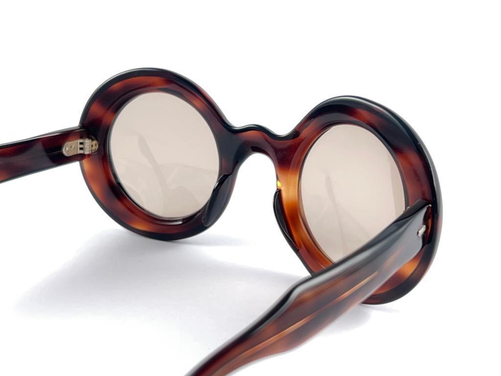 Übergroße robuste Schildpatt-Sonnenbrille 1960er Jahre Hergestellt in Frankreich Herren im Angebot