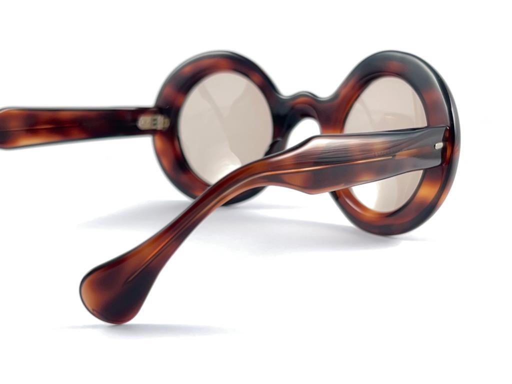 Übergroße robuste Schildpatt-Sonnenbrille 1960er Jahre Hergestellt in Frankreich im Angebot 1