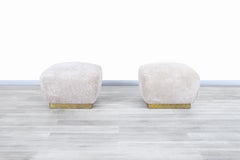 Pouf oversize vintage in shearling e ottone di Marge Carson