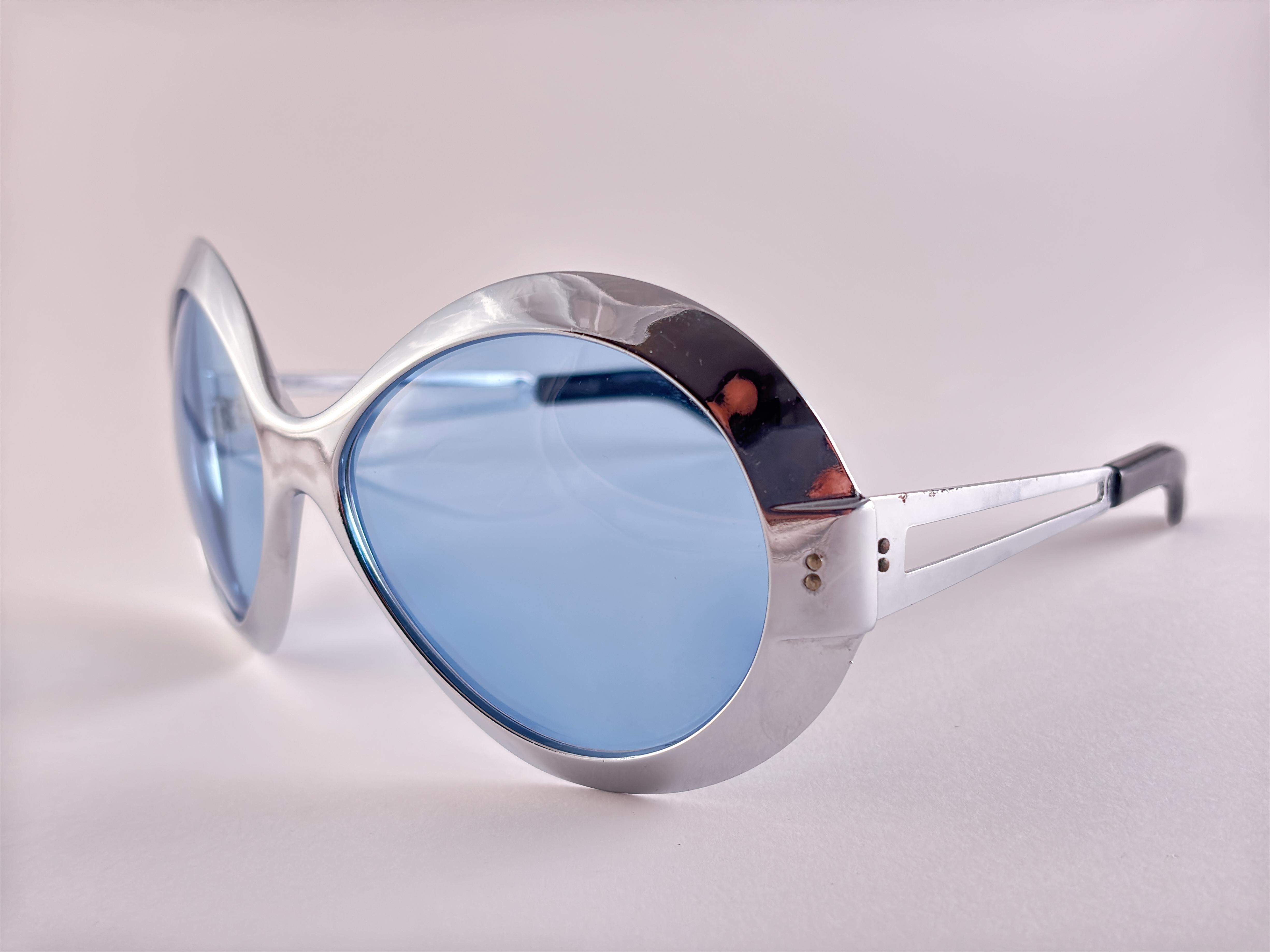 Gafas de sol vintage metalizadas plateadas sobredimensionadas Años 70 Fabricadas en Francia en venta 1
