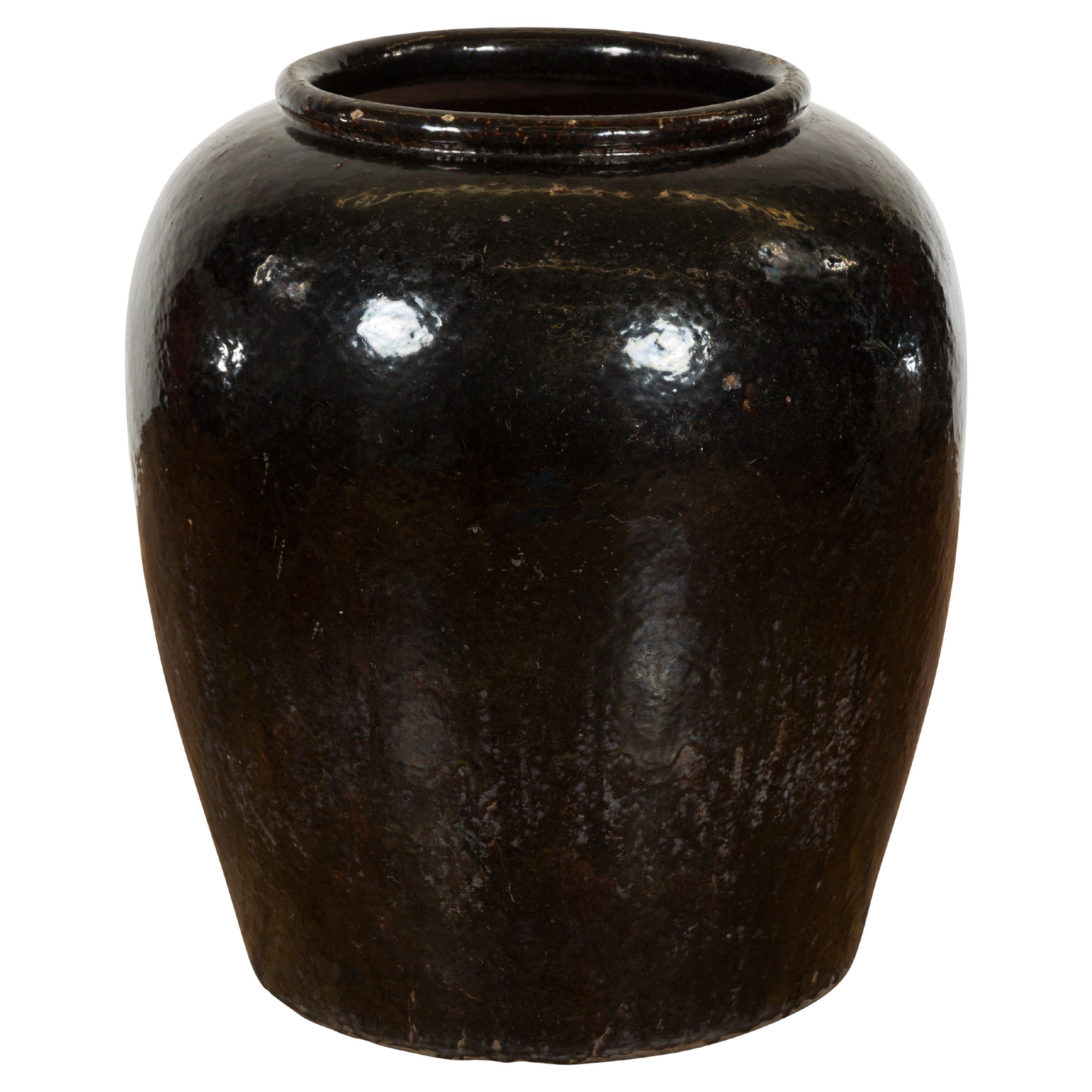 Übergroßes thailändisches schwarz glasiertes Keramik-Pflanzgefäß mit braunen Akzenten