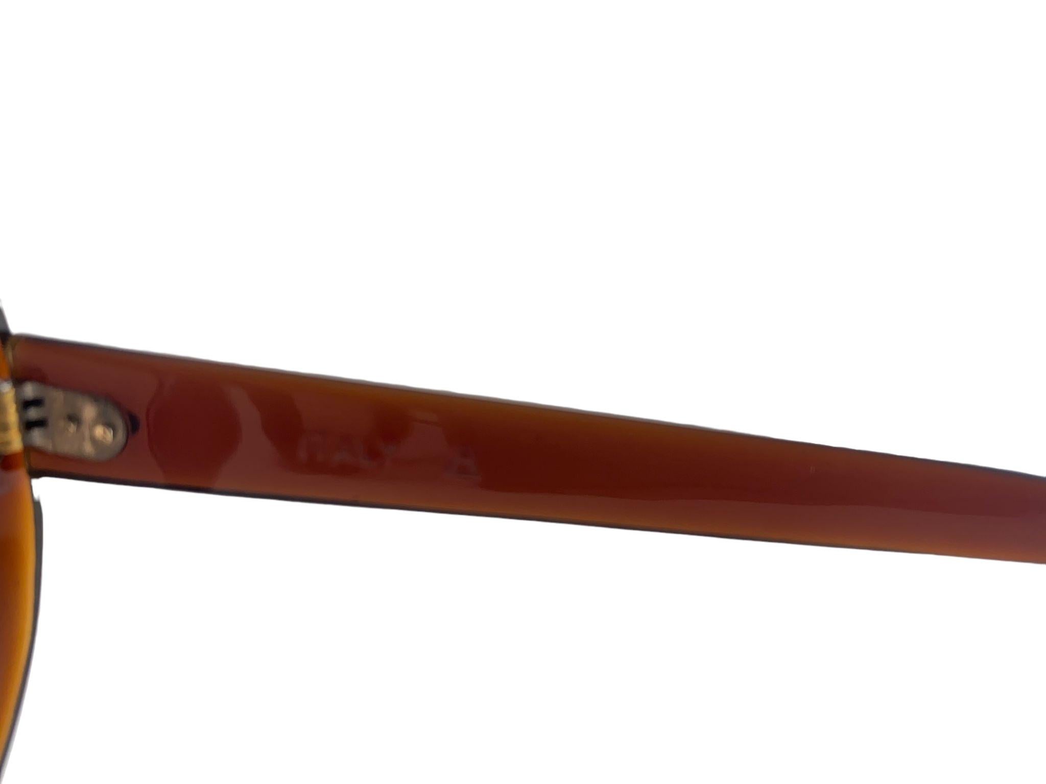 

Oversized translucent brown Frame Sporting Spotless Medium Brown Lenses.
1970'S Made In France
This Item Show Minor Sign Of Wear Due To Storage




Made In France




Front                                    14   Cms 
Lens Height                  