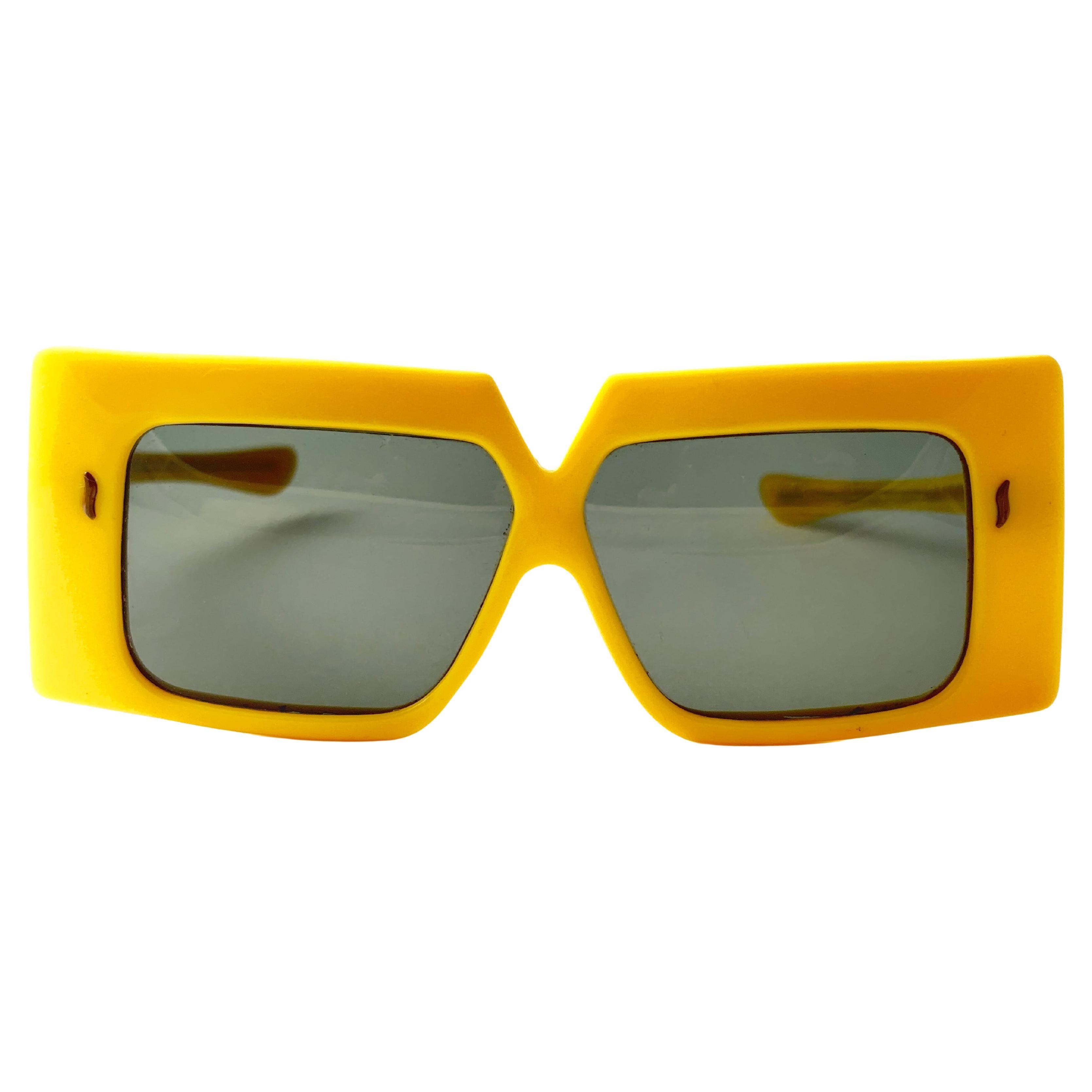 Vintage Oversized Yellow TV Frame 1960
s Midcentury Sonnenbrillen Made In France