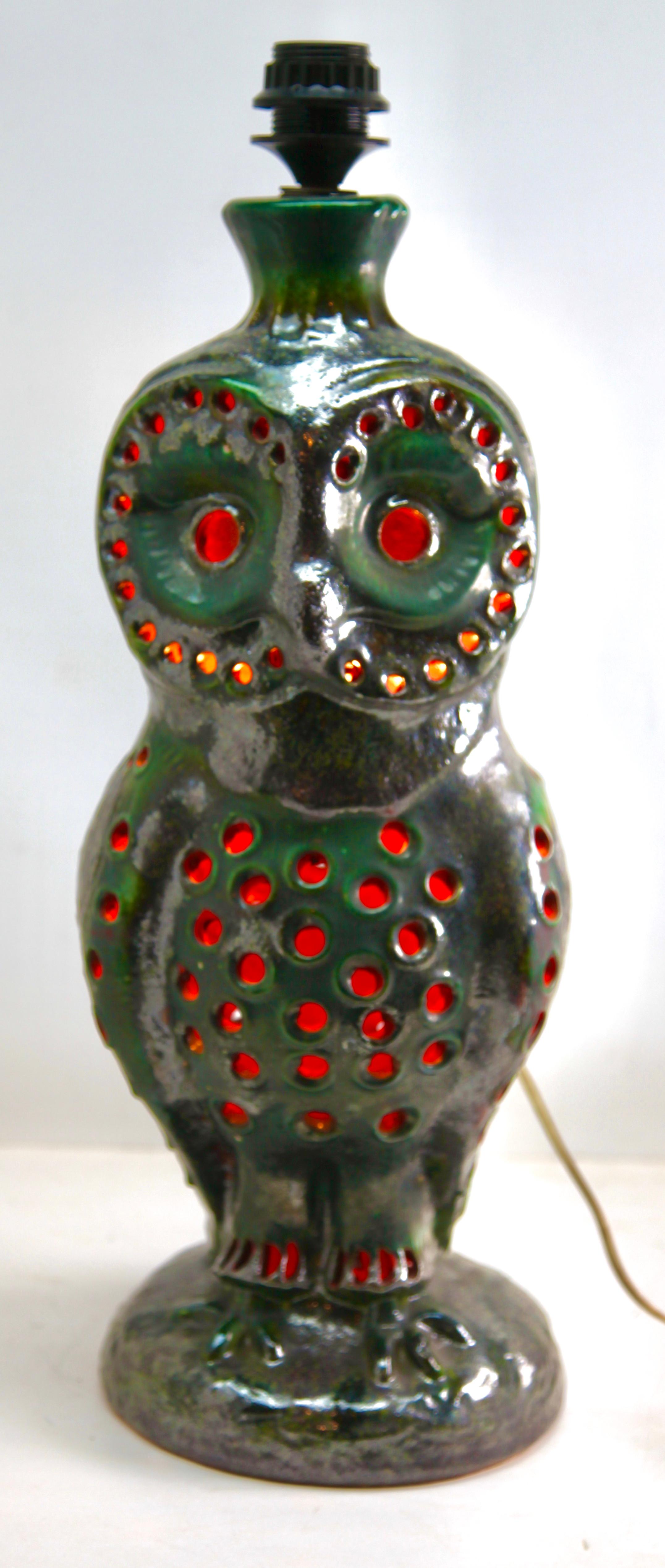 Dramatic fat lava Owl floor lamp in green and orange glazes on a neutral stoneware ground, 
Two lights in one, having a standard lamp fitting on top and an extra inner lamp. 
Designed and made by Walter Gerhards.
The inner lamp shines against the