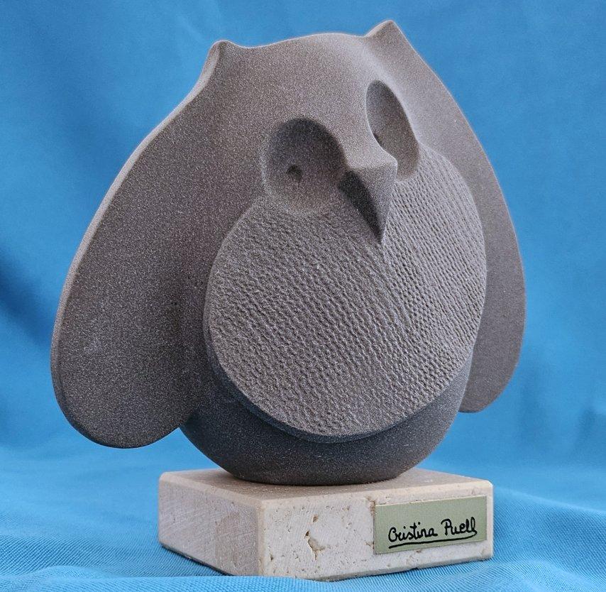 Mid-Century moderno Scultura di gufo vintage grigio-topane di Cristina Puell, firmata sul retro - VENDITA CHIUSA in vendita