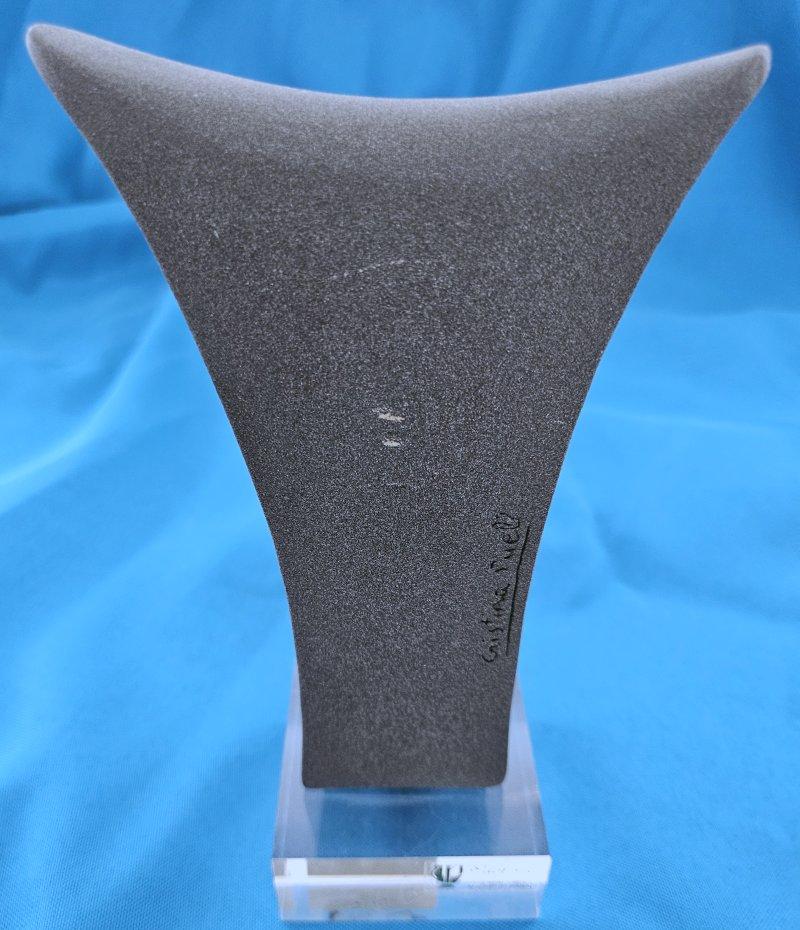 Ceramica Scultura di gufo grigio-taupe di Cristina Puell, firmata sul retro, risalente alla metà del secolo scorso in vendita