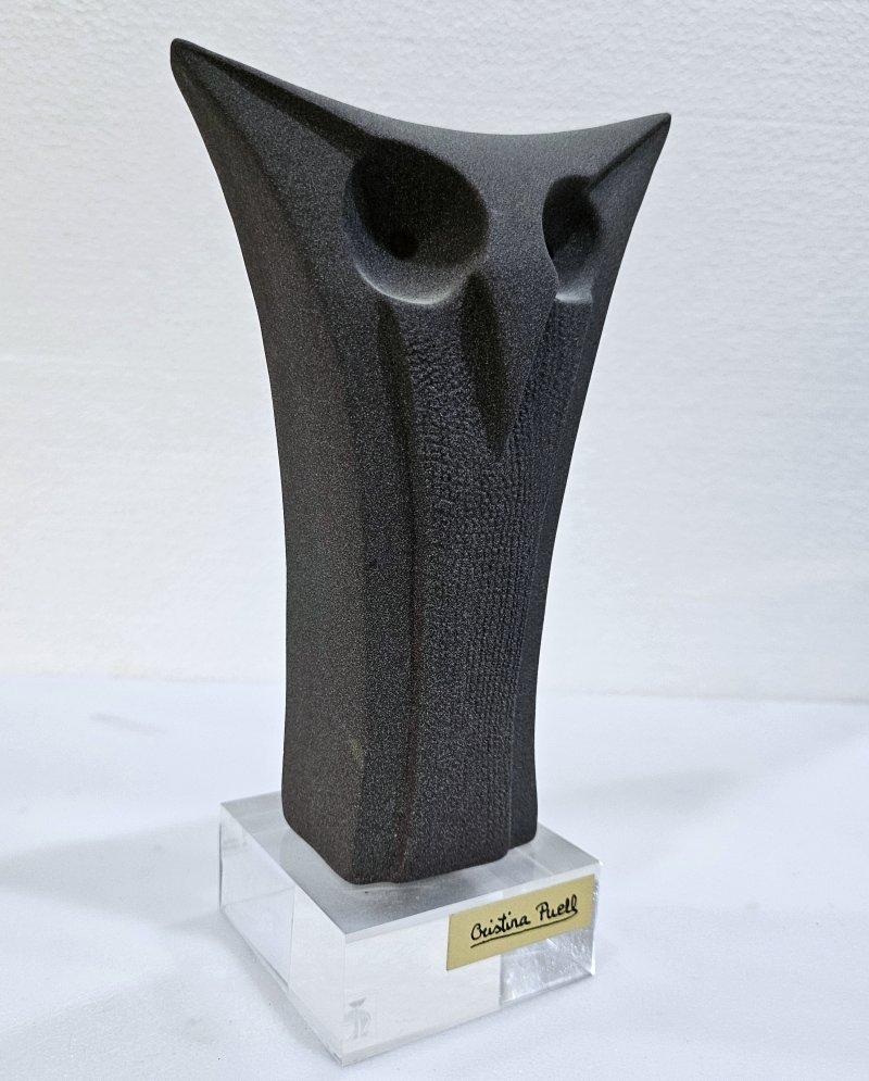 Scultura di gufo grigio-taupe di Cristina Puell, firmata sul retro, risalente alla metà del secolo scorso in vendita 1