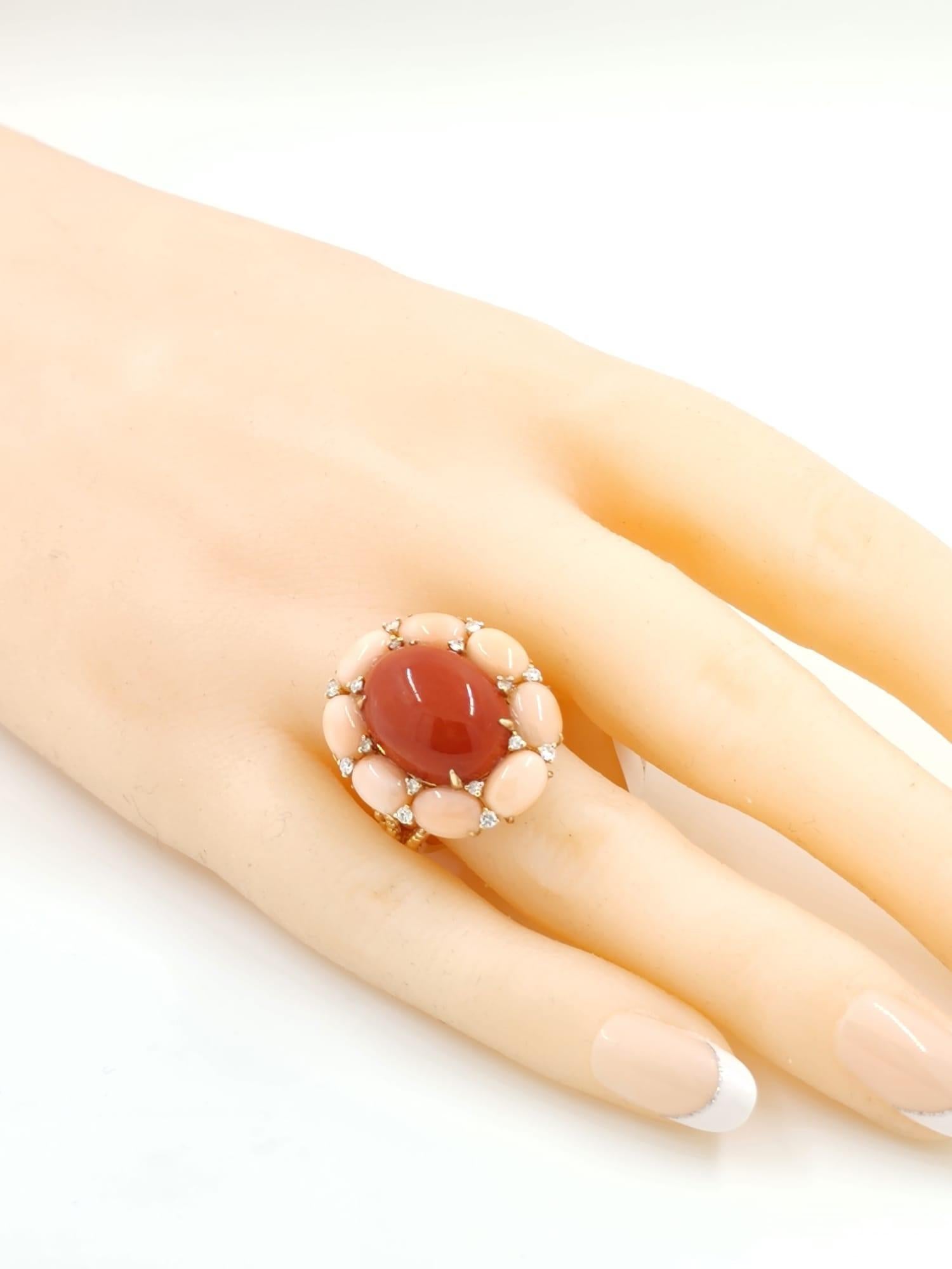 Vintage Ox-Blood Coral with Angel-Skin Coral in 18K Rose Gold Diamond Ring In New Condition For Sale In Hong Kong, HK