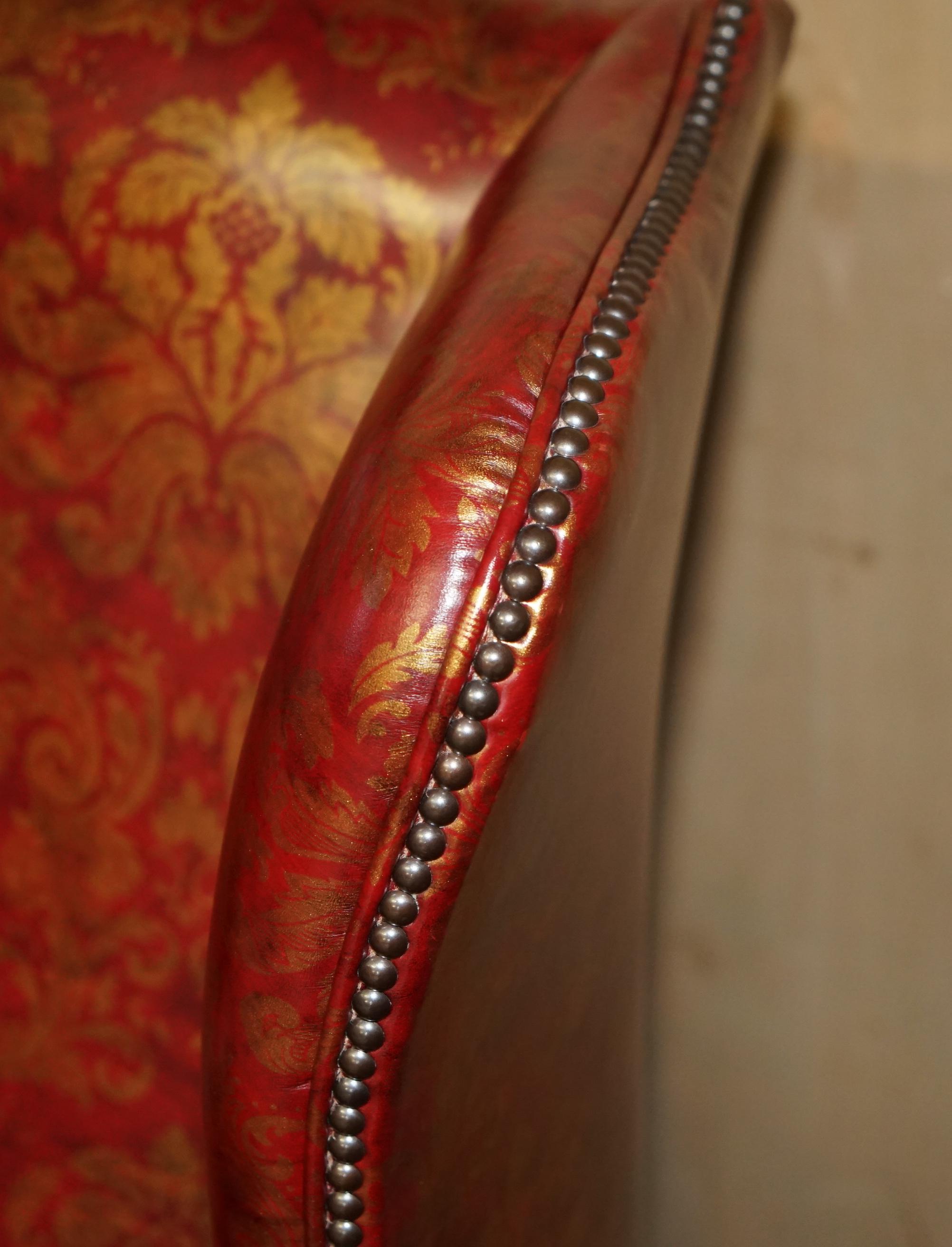 VINTAGE OXBLOOD CLAW & BALL FEET DAMASK LEATHER WiNGBACK ARMCHAIR & FOOTSTOOL (20. Jahrhundert) im Angebot