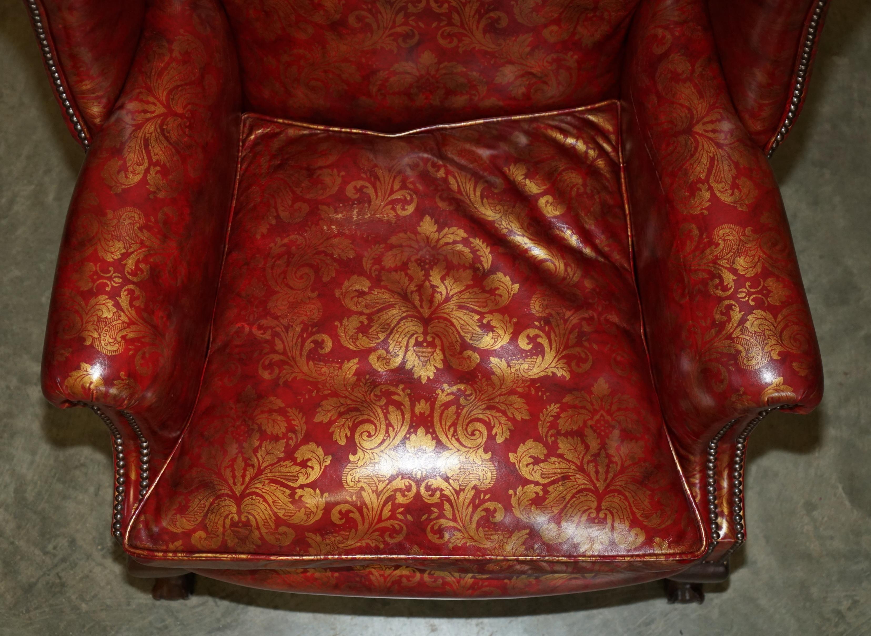 VINTAGE OXBLOOD CLAW & BALL FEET DAMASK LEATHER WiNGBACK ARMCHAIR & FOOTSTOOL (Leder) im Angebot