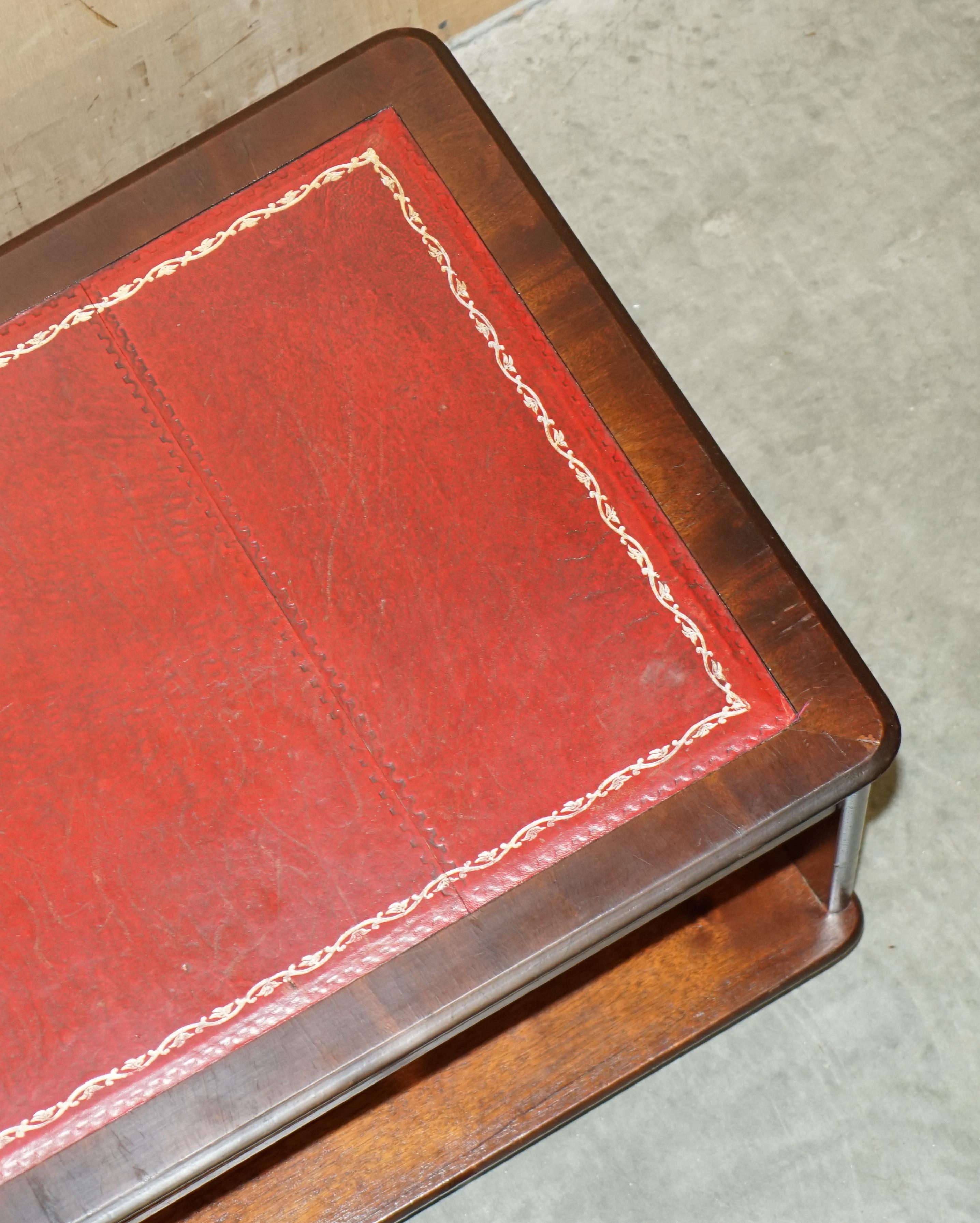 ViNTAGE OXBLOOD LEATHER AND FLAMED HARDWOOD COFFEE TABLE PART OF LARGE SUITE For Sale 4