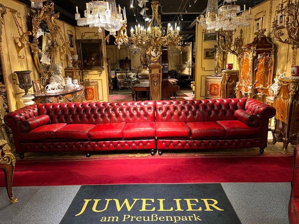 Chesterfield-Ecksofa oder siebensitziges Sofa/Set mit Ochsenblutmuster im Angebot 12