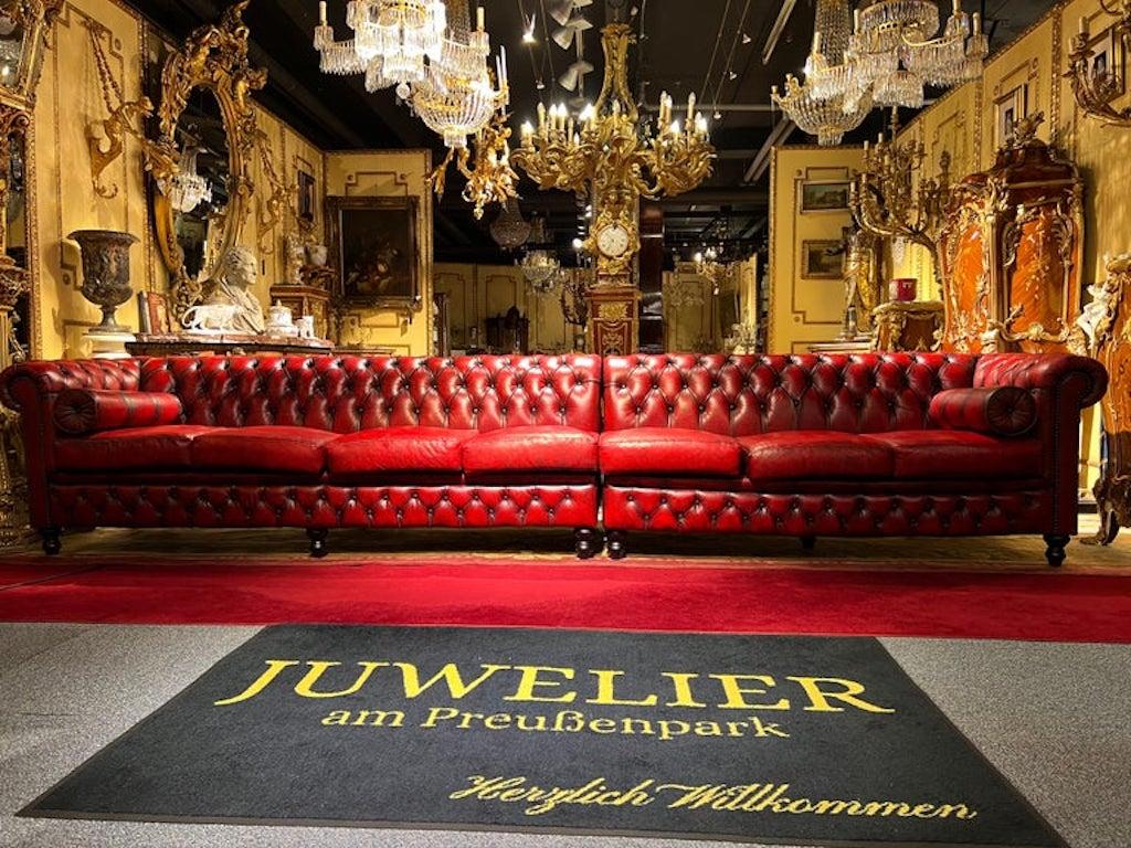 Chesterfield-Ecksofa oder siebensitziges Sofa/Set mit Ochsenblutmuster im Angebot 13