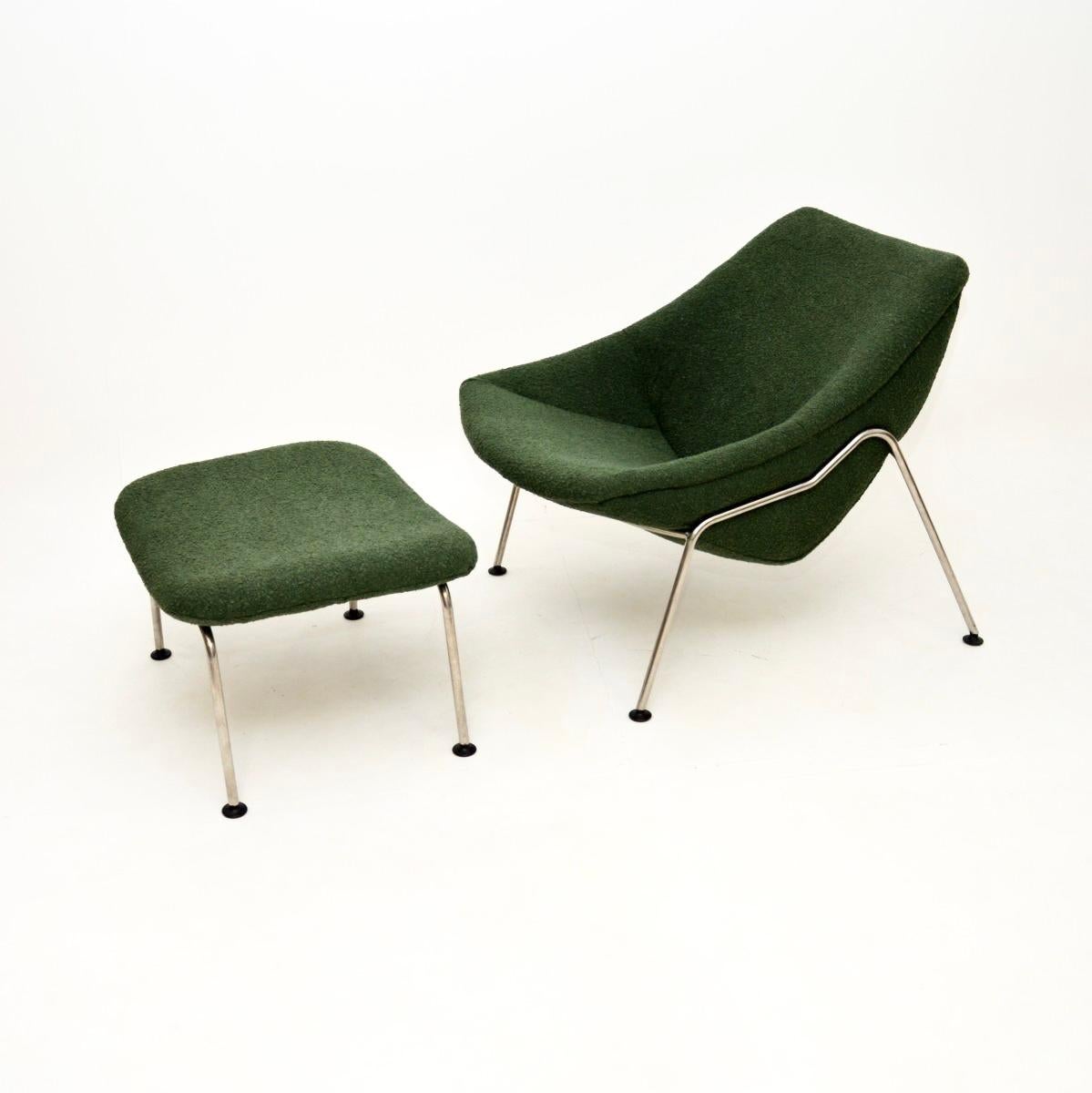 Un élégant et très impressionnant fauteuil et tabouret vintage en huître, à la manière de Pierre Paulin pour Artifort.

Il ne s'agit pas d'une reproduction moderne et bon marché, mais d'un produit de très bonne qualité, datant des années 1980. Le