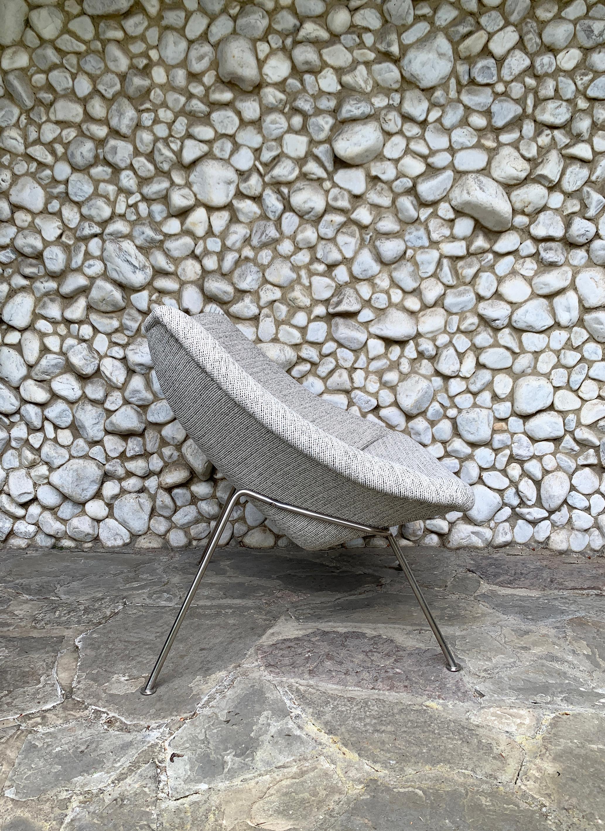 Mid-Century Modern Vintage Oyster Chair by Pierre Paulin for Artifort, 1960s in Kvadrat Upholstery For Sale