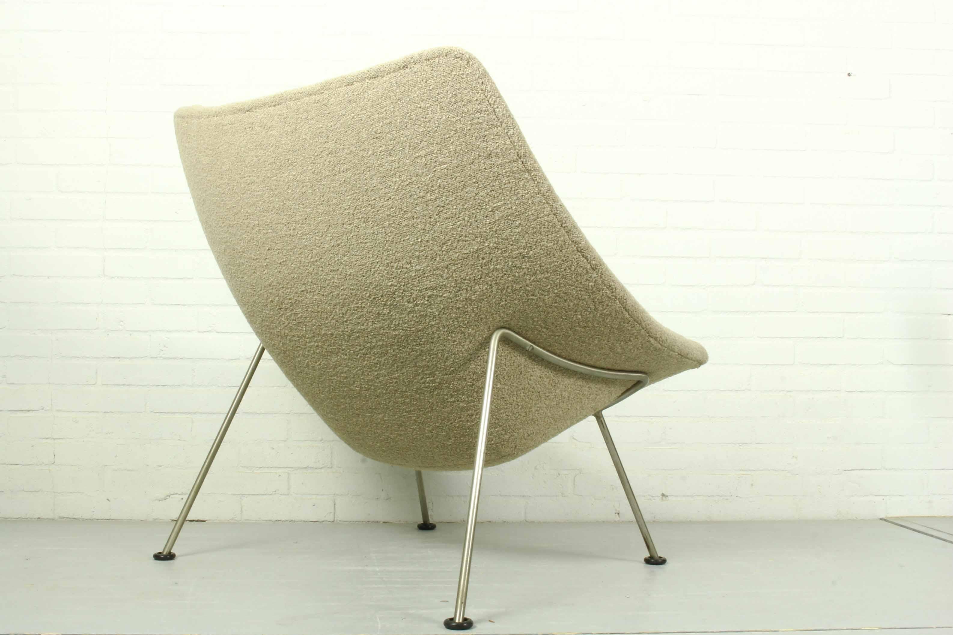 Dutch Vintage Oyster Chair by Pierre Paulin for Artifort in Boucle Fabric