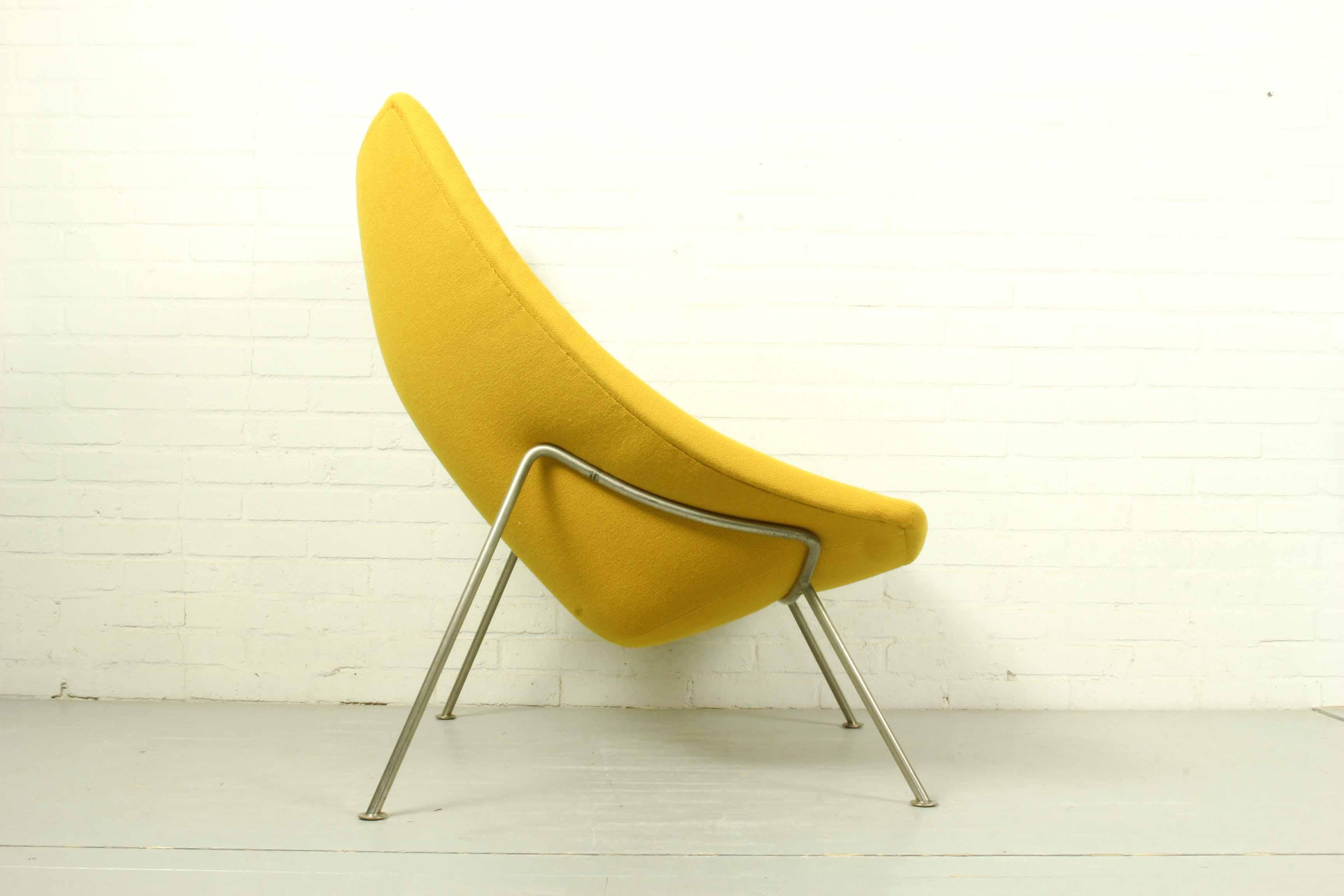 Mid-Century Modern Vintage Oyster Chair by Pierre Paulin for Artifort in Kvadrat Hallingdal