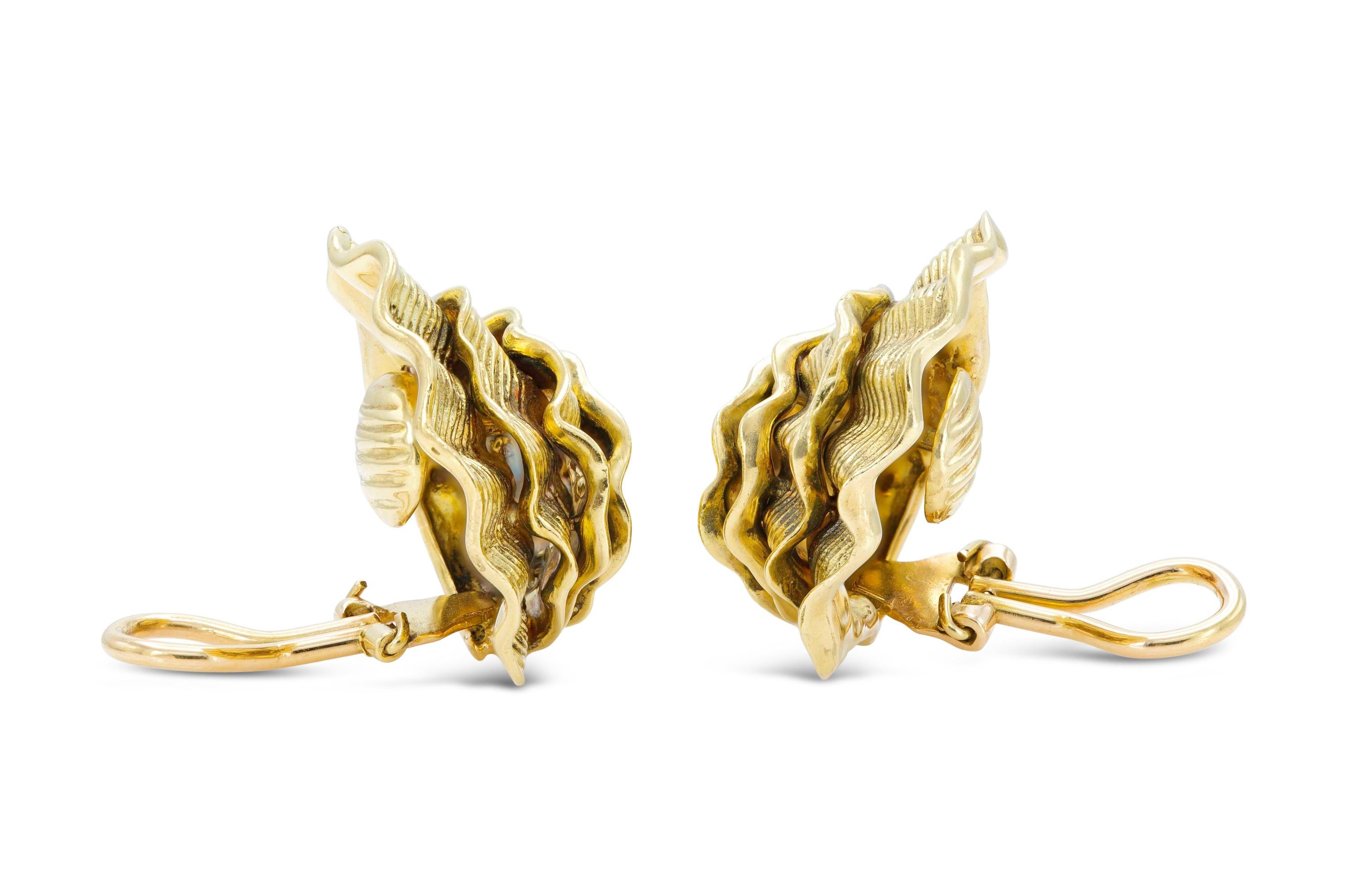 Gold Muschel-Ohrringe im Zustand „Gut“ im Angebot in New York, NY